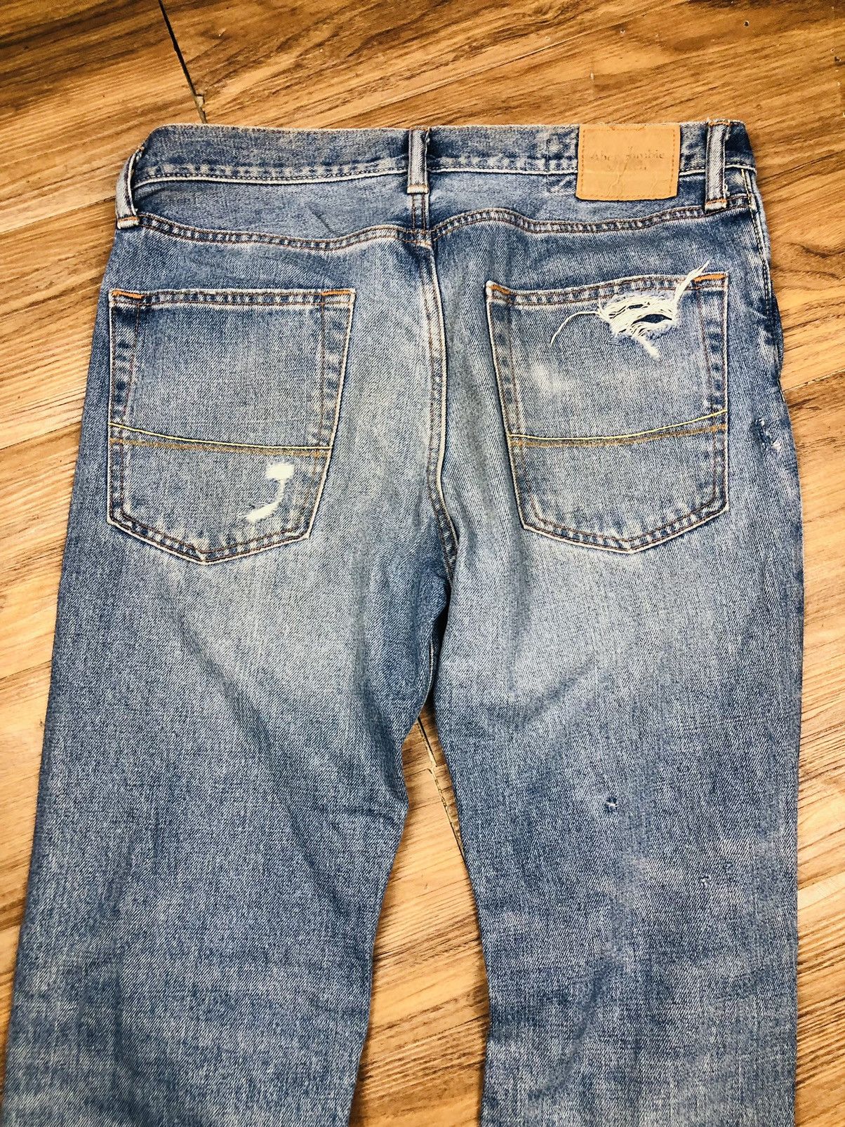 Abercrombie & Fitch Abercrombie & Fitch Distressed Jeans (33) Size US 34 / EU 50 - 18 Thumbnail