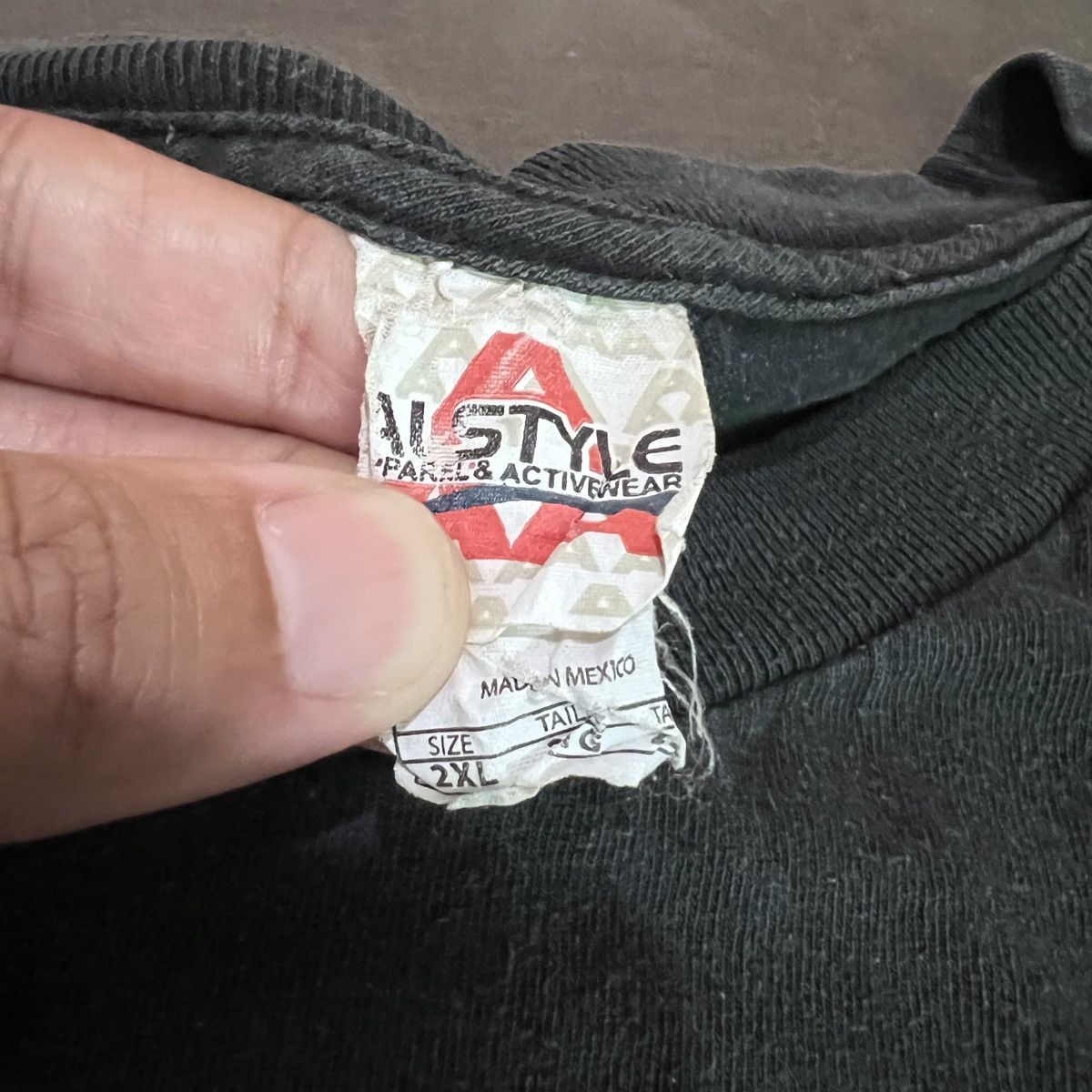 Vintage Vintage Y2K FUCKING BRILLIANT Charlie Sheen Tee Faded 2XL Size US XXL / EU 58 / 5 - 4 Thumbnail