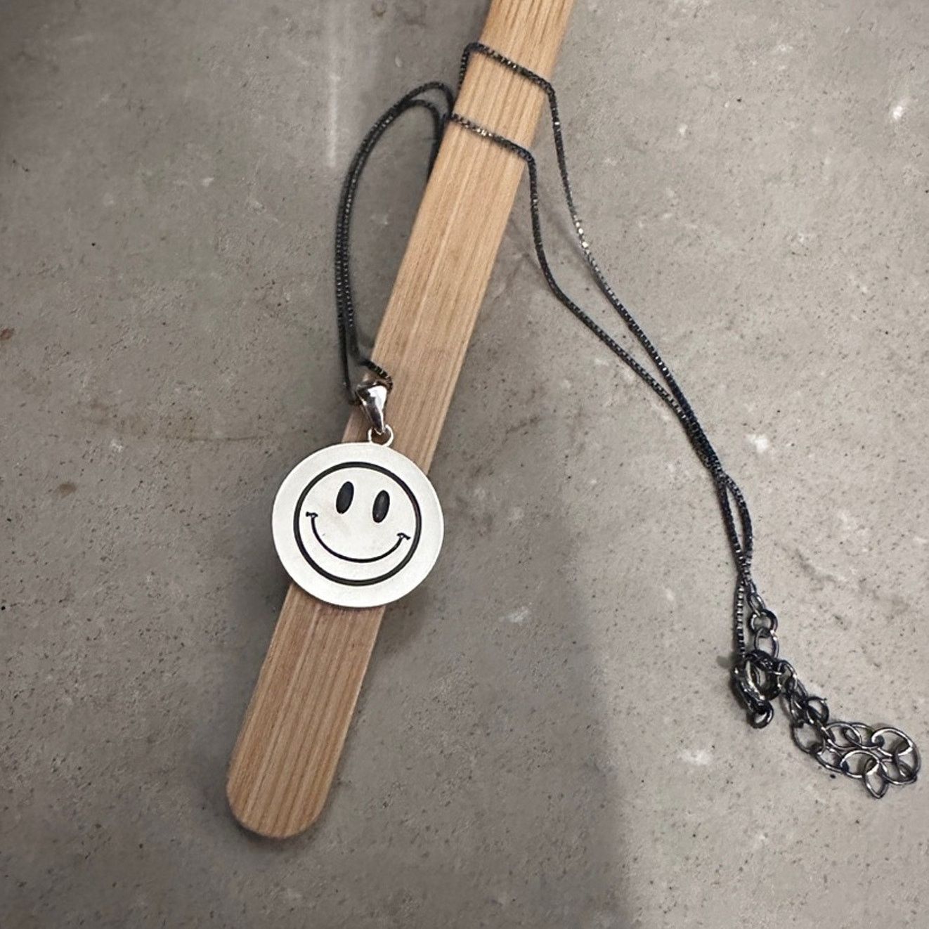 The Unbranded Brand Sterling Silver Smiley Face Necklace Size ONE SIZE - 1 Thumbnail