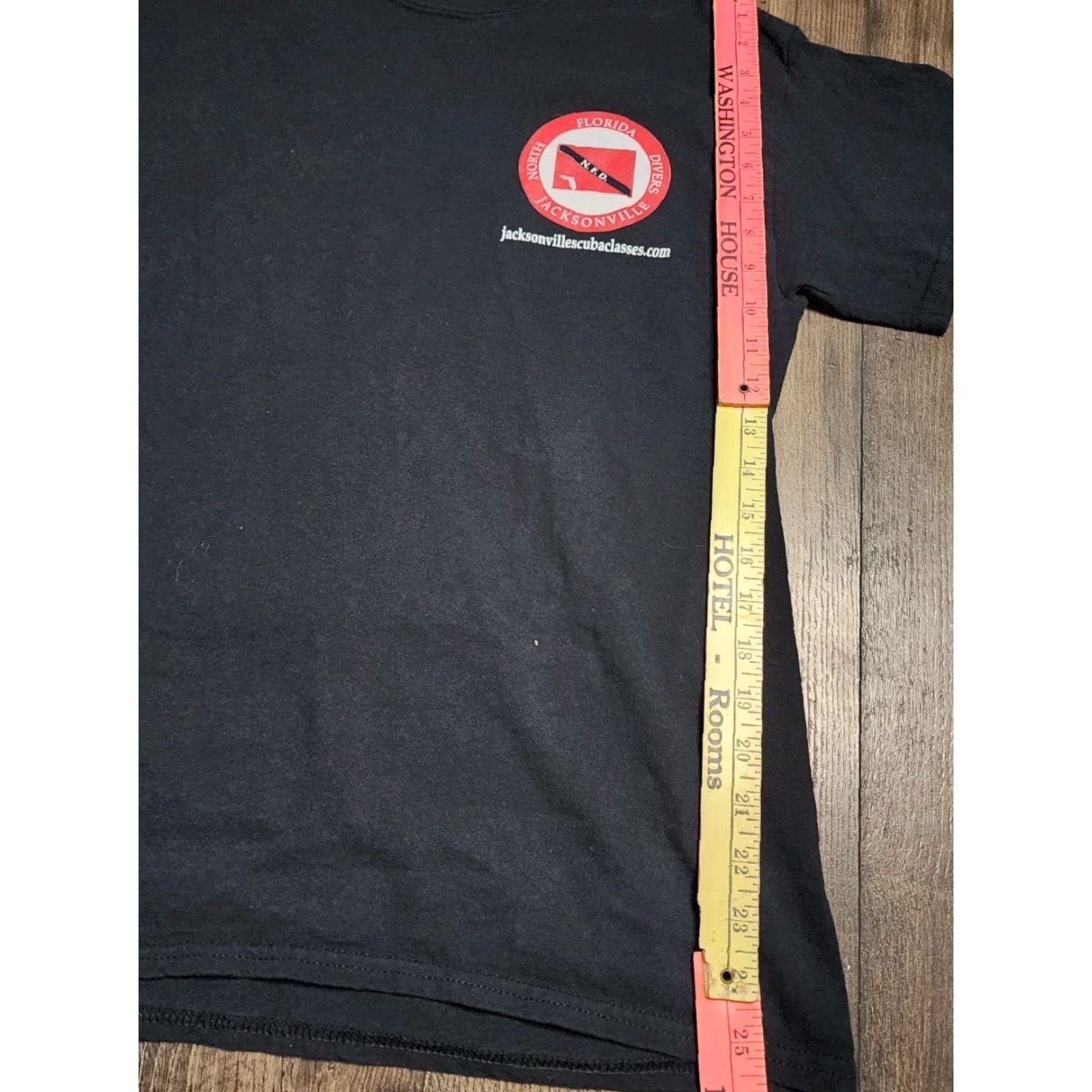 Gildan Vintage Gildan Men's M North Florida Jacksonville Scuba Diver T-Shirt Crew Neck Short Sleeve All Seasons Nautical Marine Graphic Print Black Size US M / EU 48-50 / 2 - 3 Thumbnail