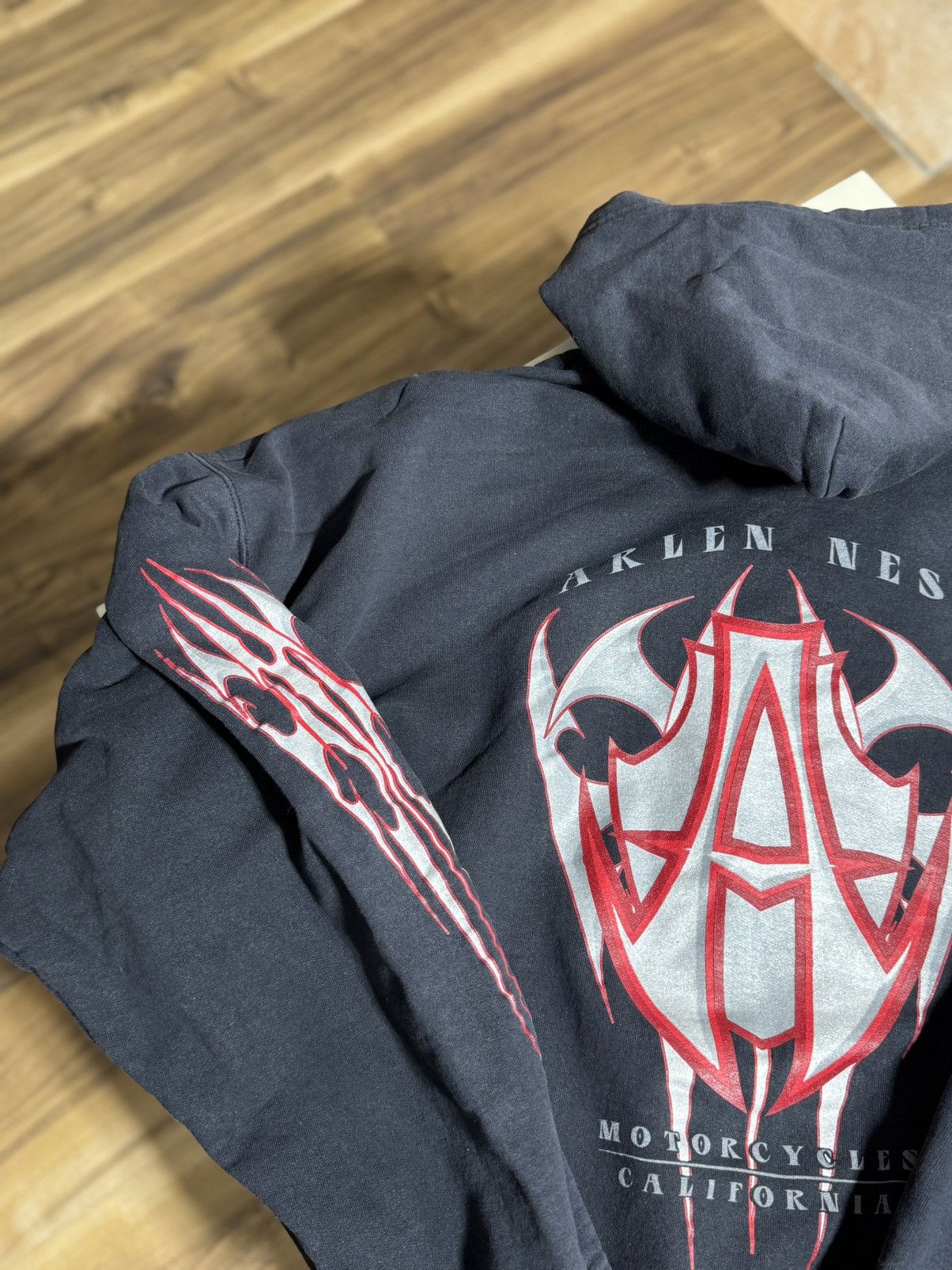 Vintage Vintage 90s Arlen Ness Grunge Faded Printed Hoodie allstyle Size US XL / EU 56 / 4 - 4 Thumbnail