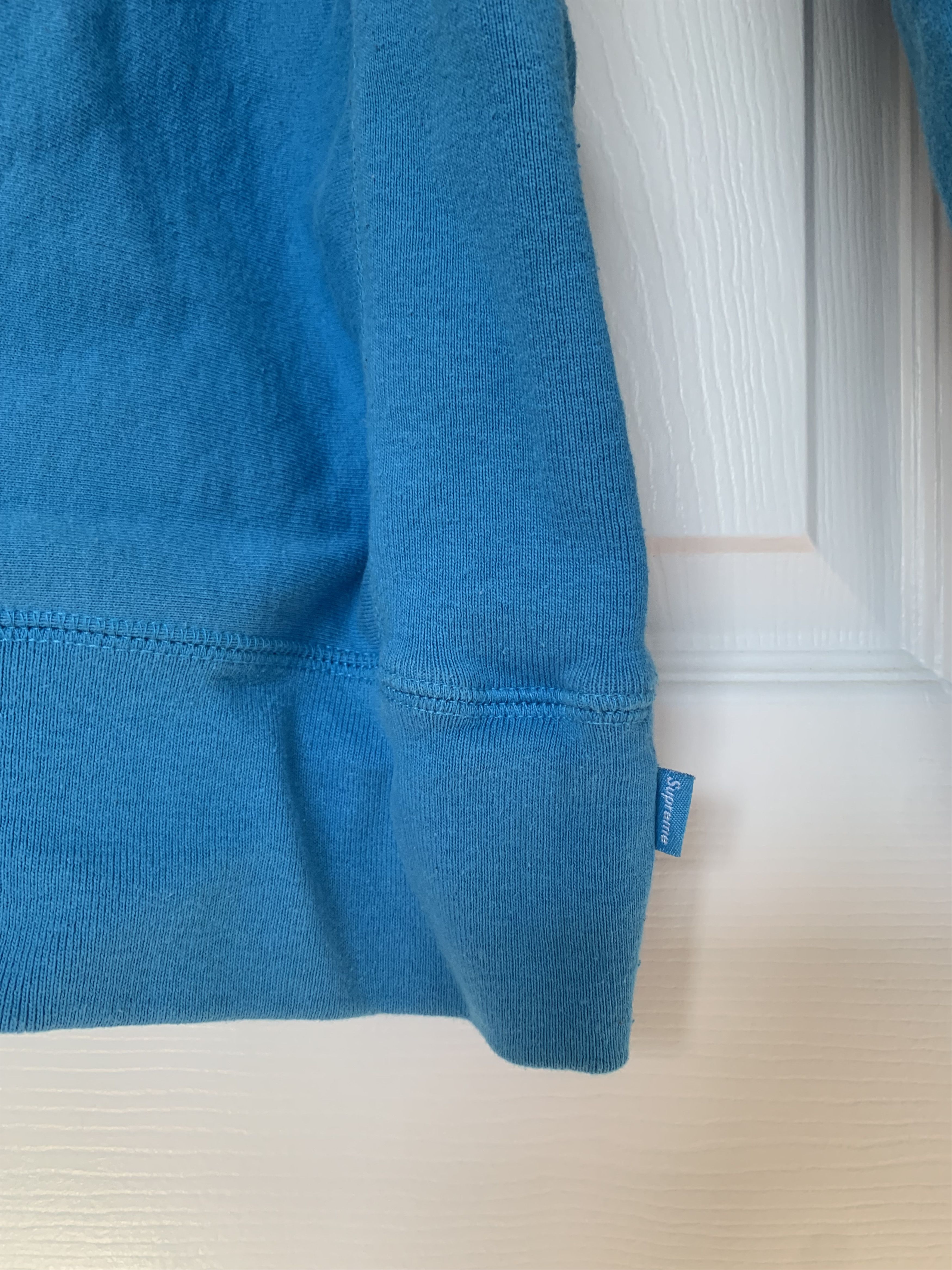 Supreme FW18 BOX LOGO CREWNECK SWEATSHIRT BRIGHT ROYAL SIZE MEDIUM Size US M / EU 48-50 / 2 - 6 Thumbnail
