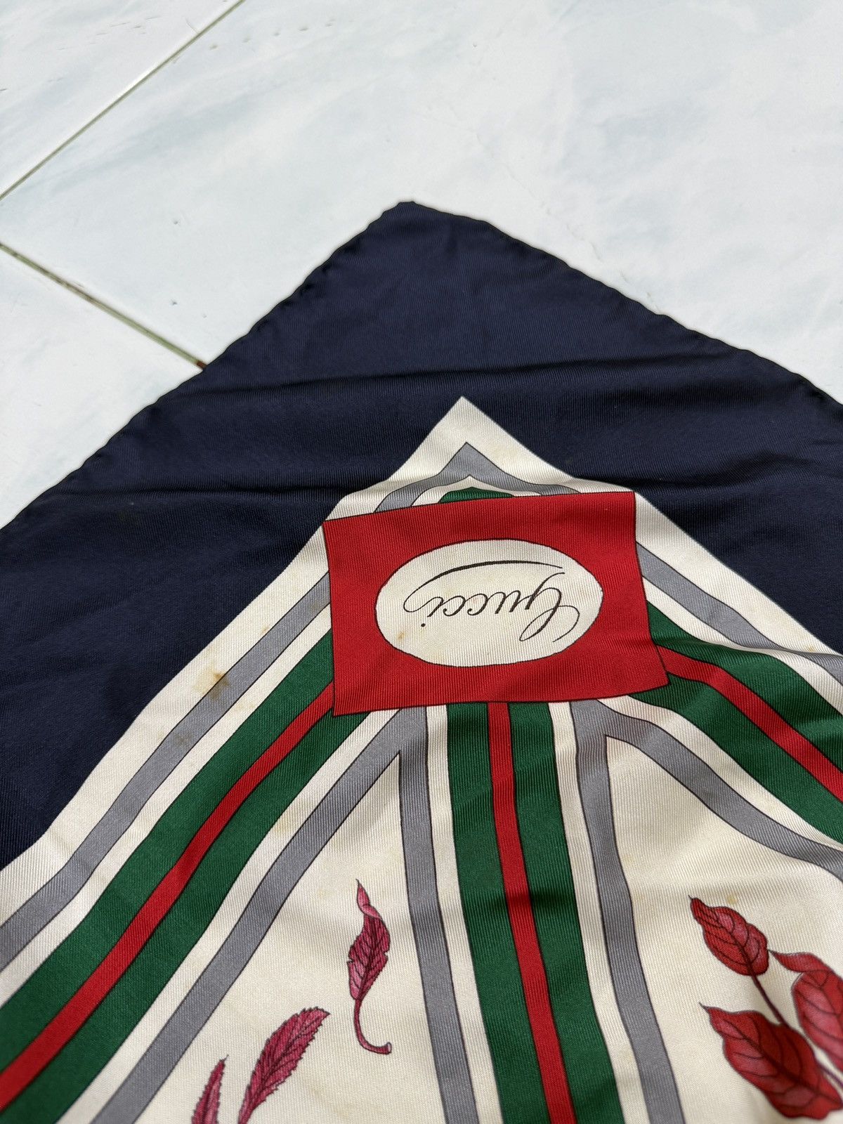 Gucci 🔥🔥🔥ARCHIVE VINTAGE GUCCI SILK SCARF BY VITTORIO ACCORNERO Size ONE SIZE - 7 Thumbnail