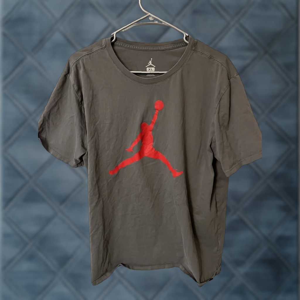 Jordan Brand Jordan T-Shirt Gray XL Graphic Logo Crew Neck Short Sleeve Men’s/ Mens JORDAN Shirt, All Seasons, Breathable, 90s? No. Size US XL / EU 56 / 4 - 1 Thumbnail