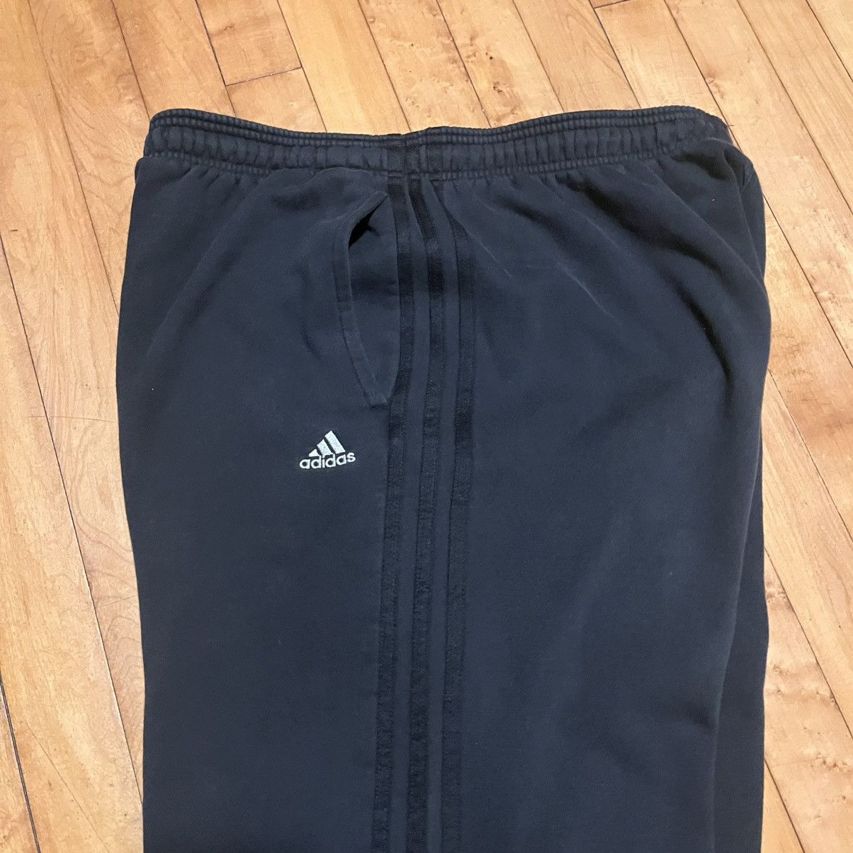 Adidas Vintage adidas 3 stripe wide leg sweatpants Size US 32 / EU 48 - 2 Thumbnail