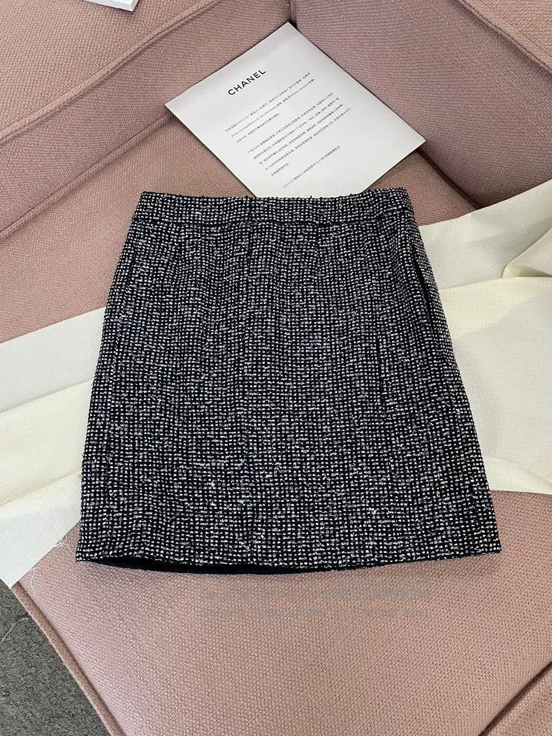 Chanel Chanel 23P Black Tweed Mini Skirt. Size US 38 / EU 54 - 3 Thumbnail