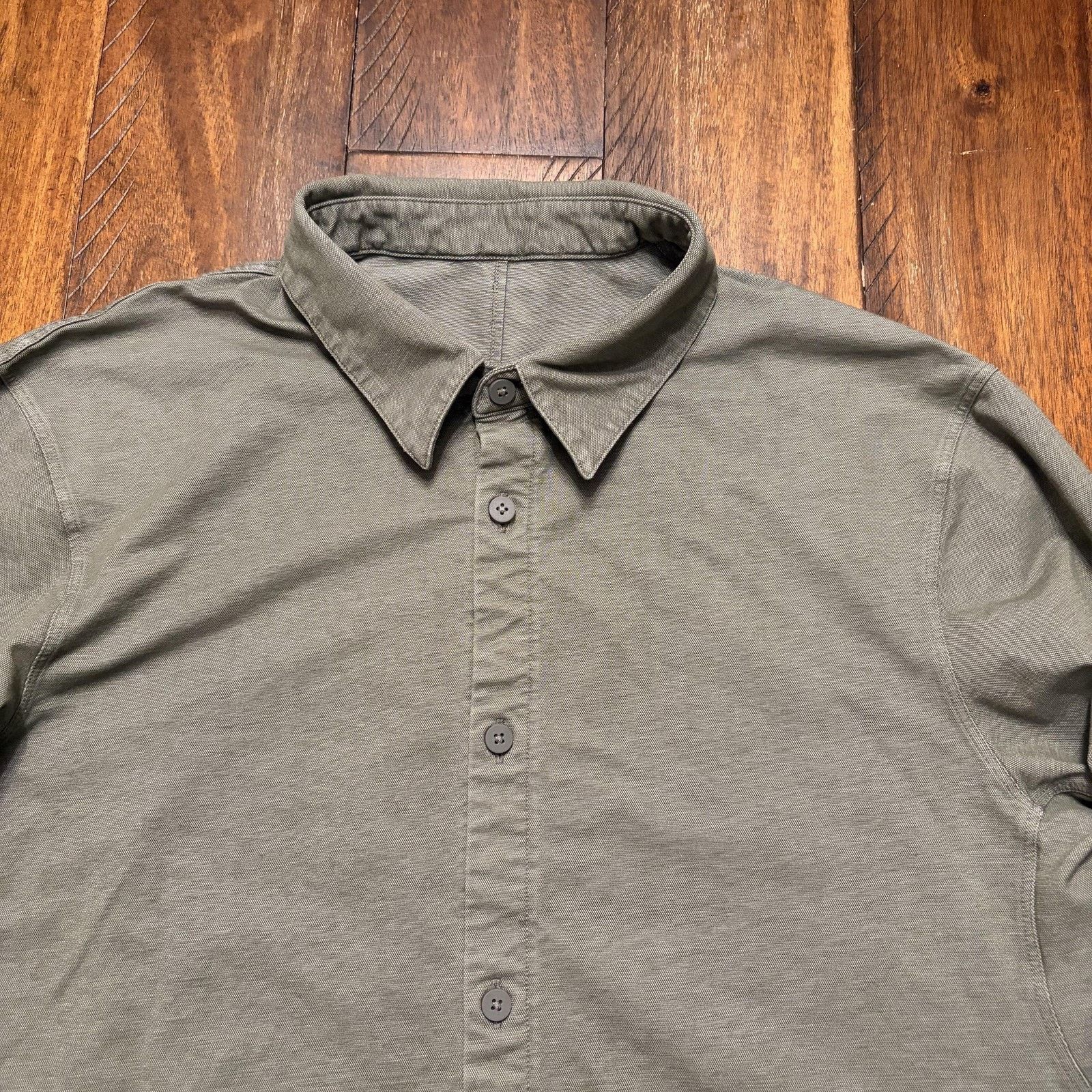 Lululemon Lululemon Shirt Mens Large Green Solid Button Up Long Sleeve Size US L / EU 52-54 / 3 - 3 Thumbnail