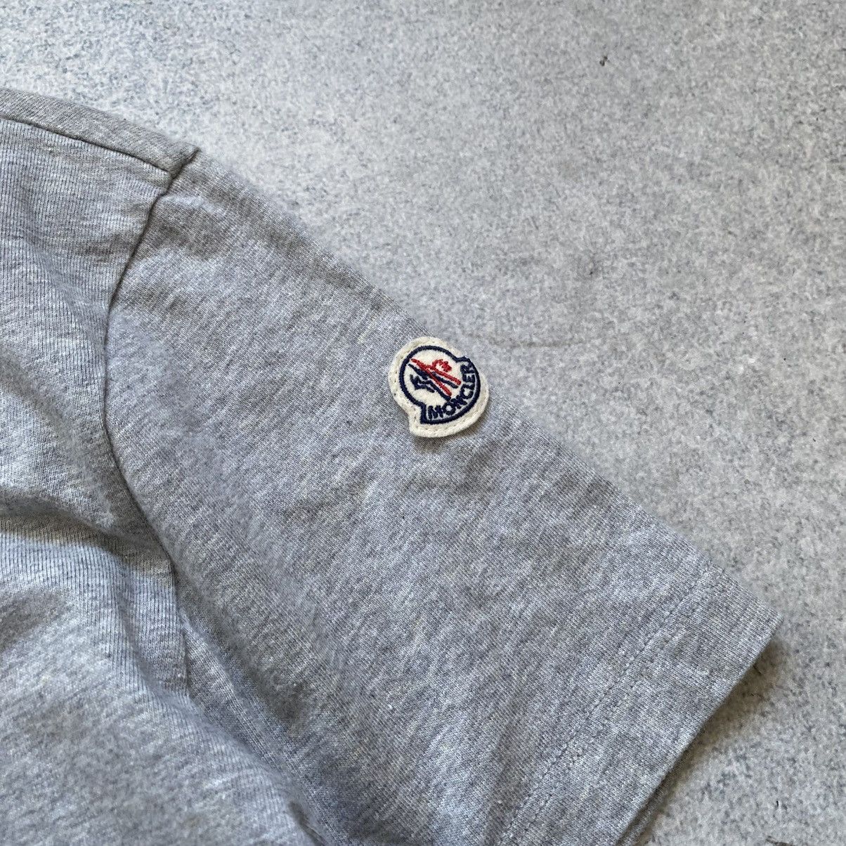 Moncler Moncler t shirt Size US S / EU 44-46 / 1 - 4 Thumbnail