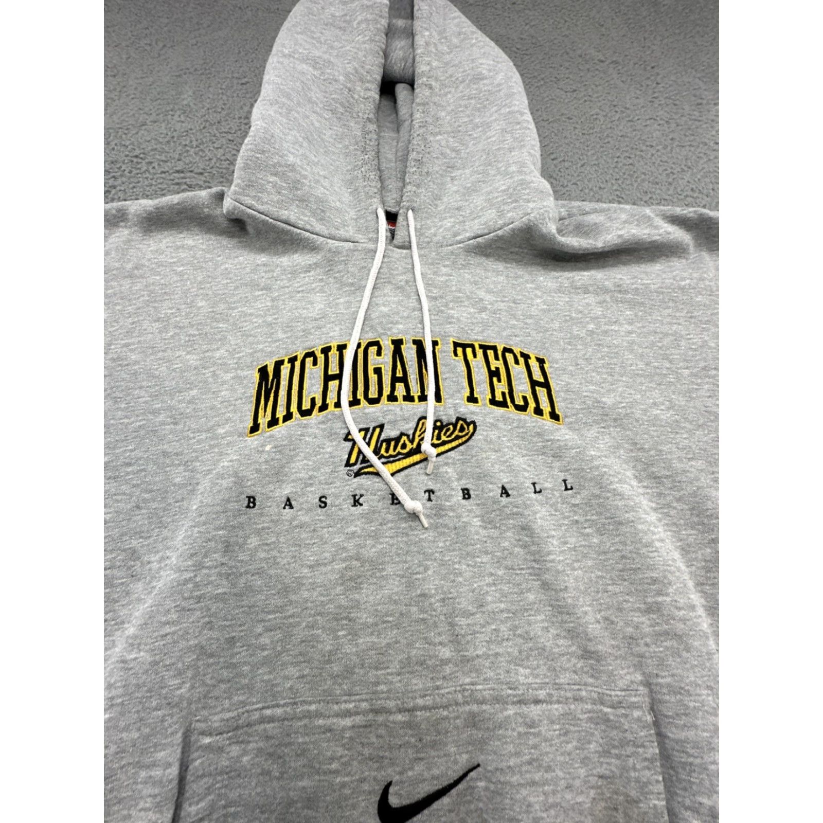 Nike VINTAGE Nike Mens XL Travis Scott Center Swoosh Michigan Tech Basketball Hoodie Gray Size US XL / EU 56 / 4 - 2 Thumbnail
