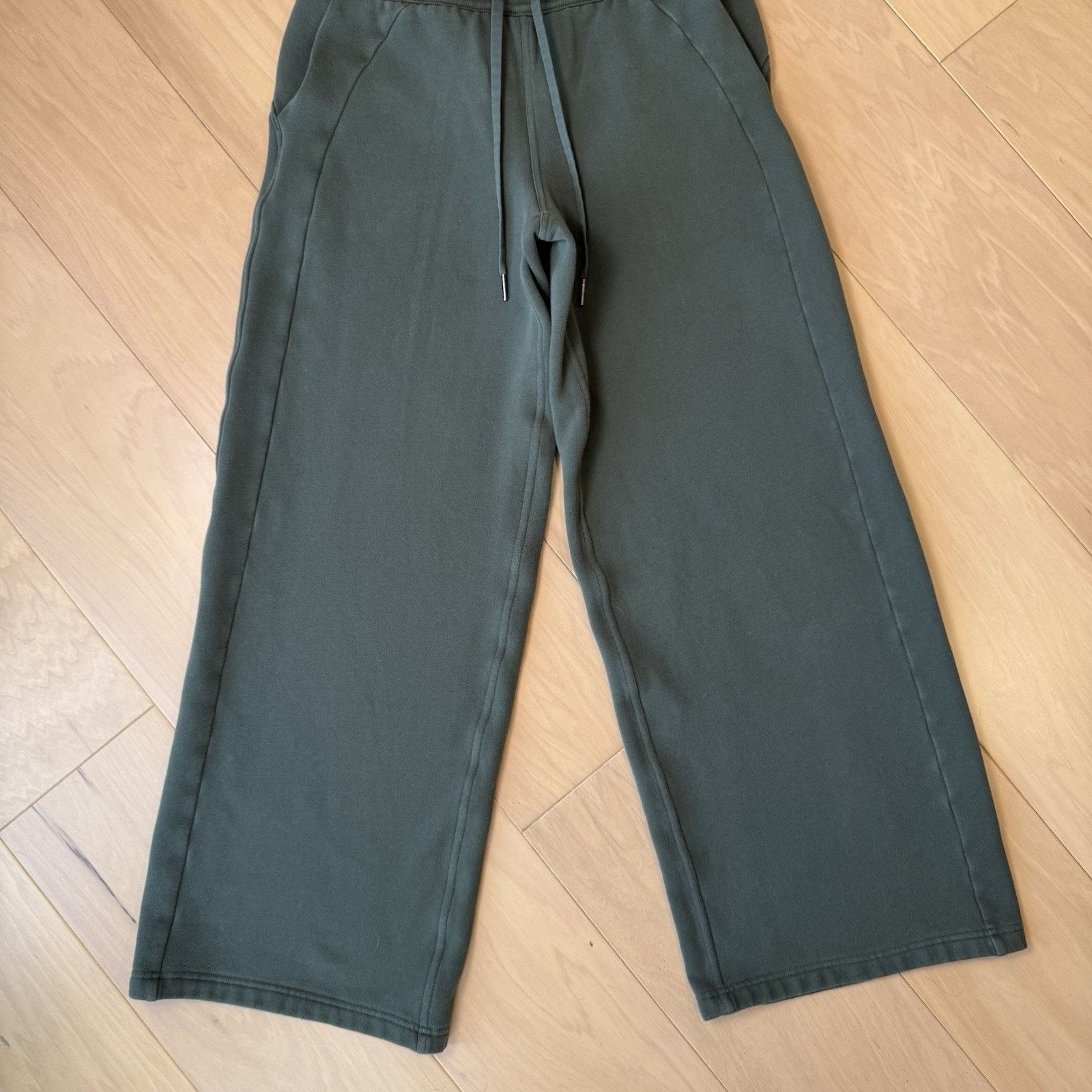 Lululemon Lululemon Scuba Mid Rise Wide Leg Sweatpants Women's 6 Green Size 28" / US 6 / IT 42 - 4 Thumbnail