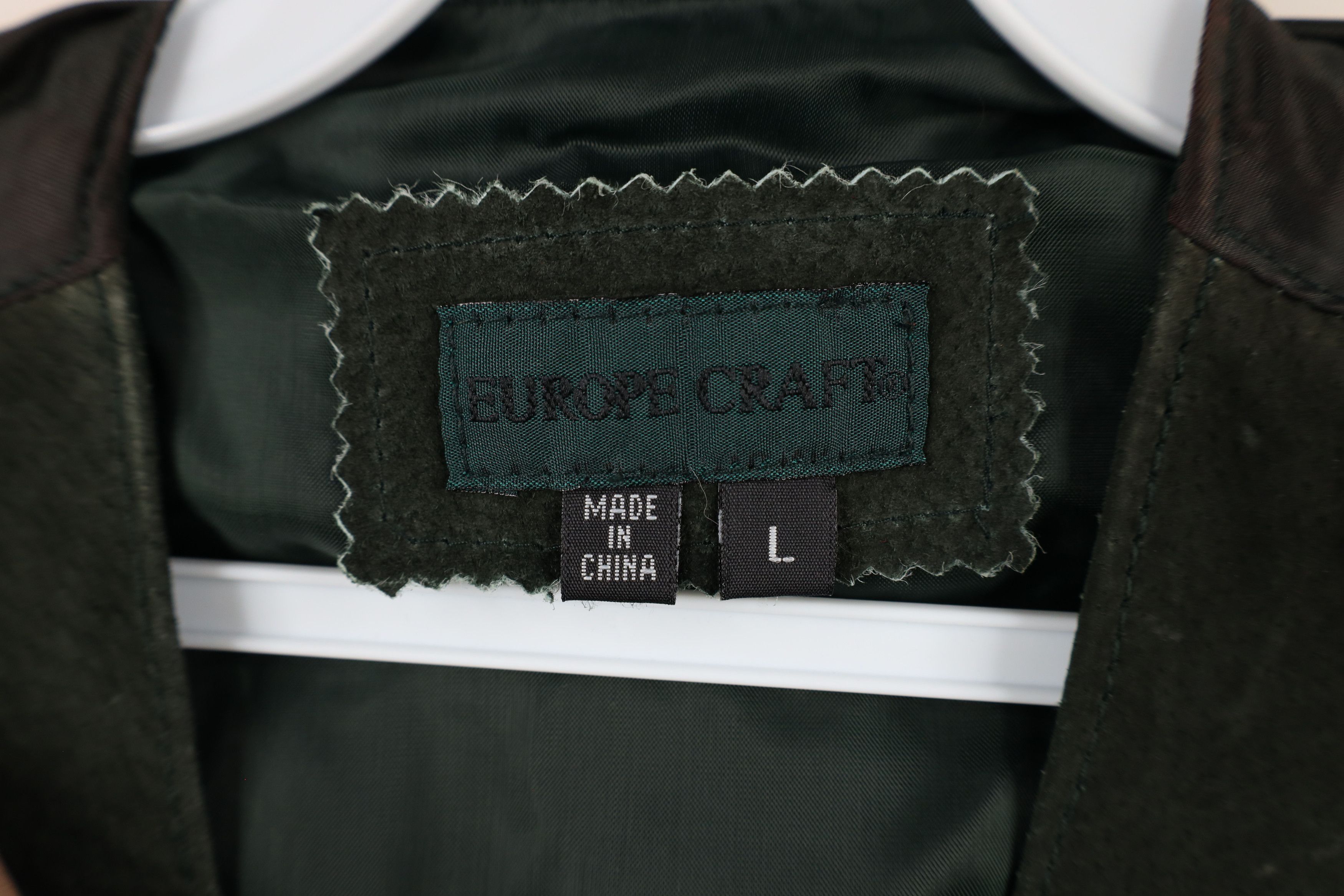 Vintage Vintage 90s Streetwear Buckle Back Suede Leather Vest Green Size US L / EU 52-54 / 3 - 9 Thumbnail