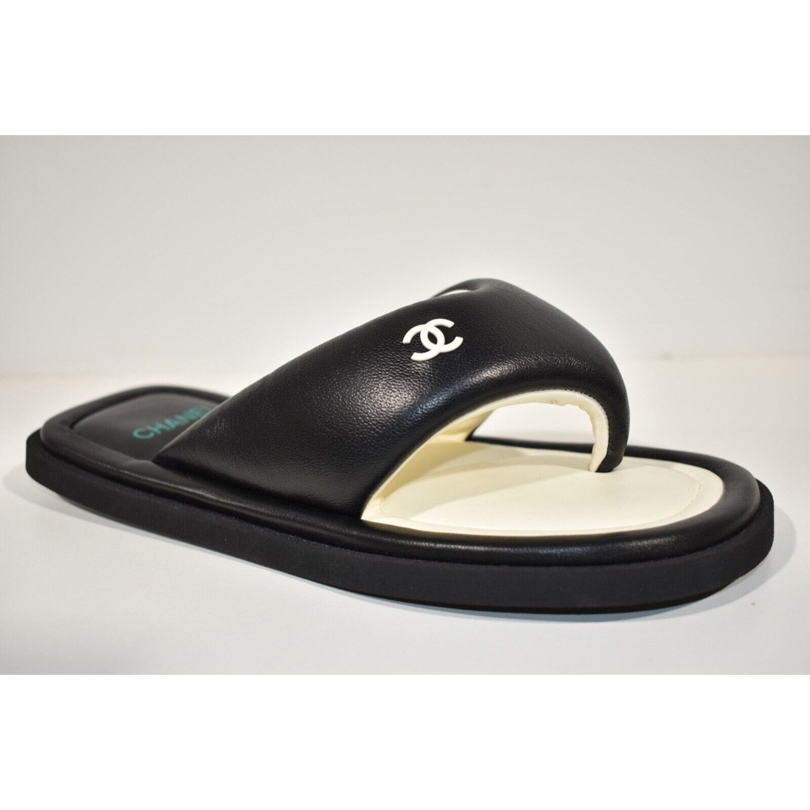 Chanel Chanel 22P Black White Lambskin Padded Pool Thong Logo Size US 12 / IT 42 - 4 Thumbnail
