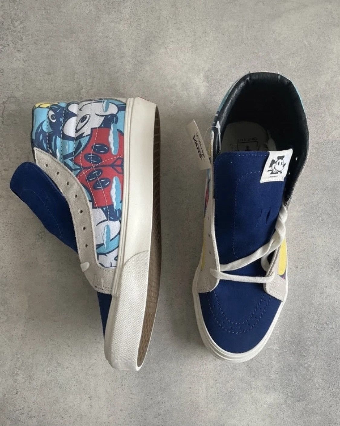 Vans Disney x John Van Hamersveld x Vans Sk8-Hi 'Mickey's 90th' Size US 10.5 / EU 43-44 - 2 Thumbnail
