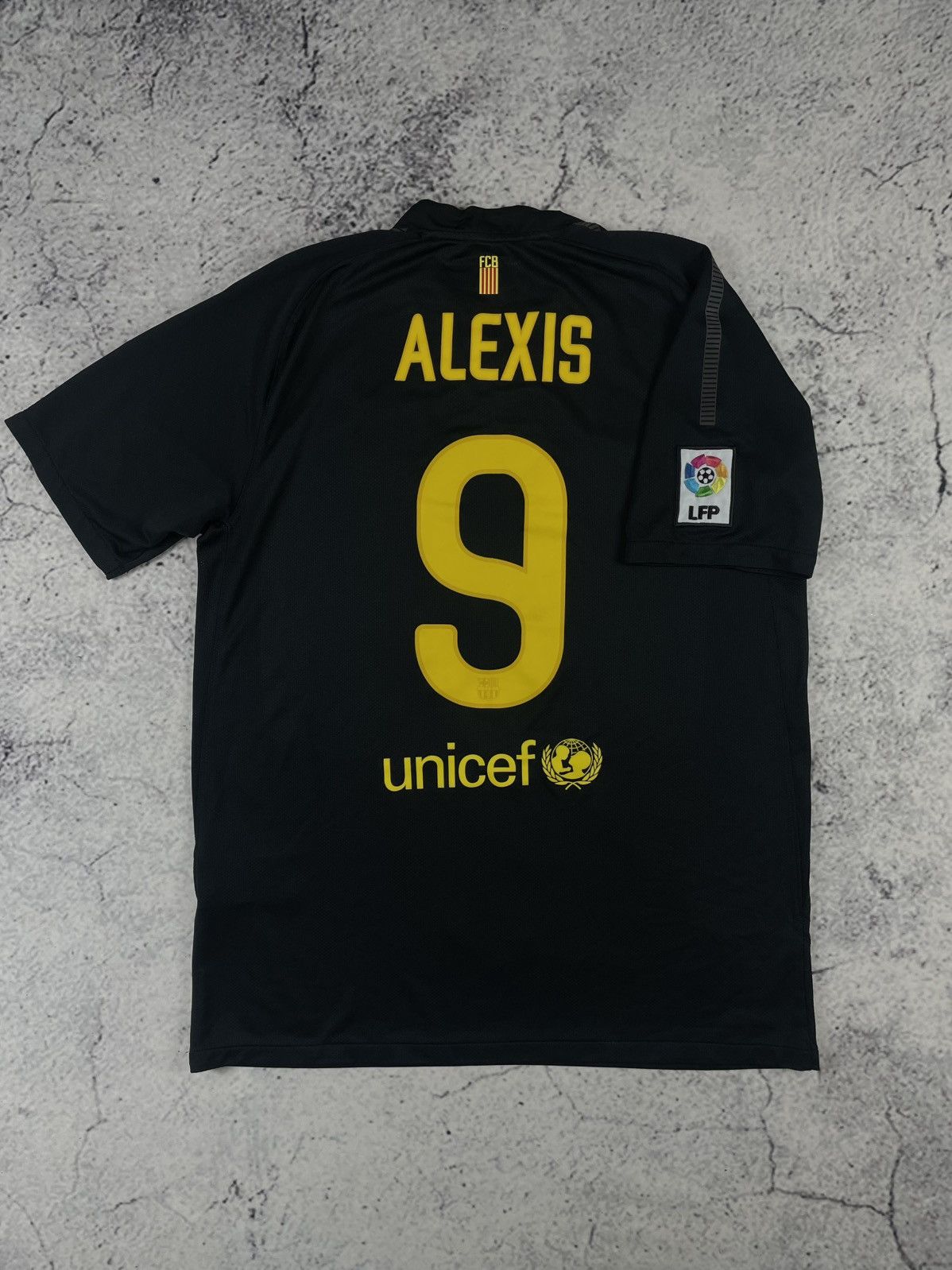 Nike Nike L FC Barcelona 11/12 Away Jersey Alexis Sánchez OG Size US L / EU 52-54 / 3 - 17 Thumbnail