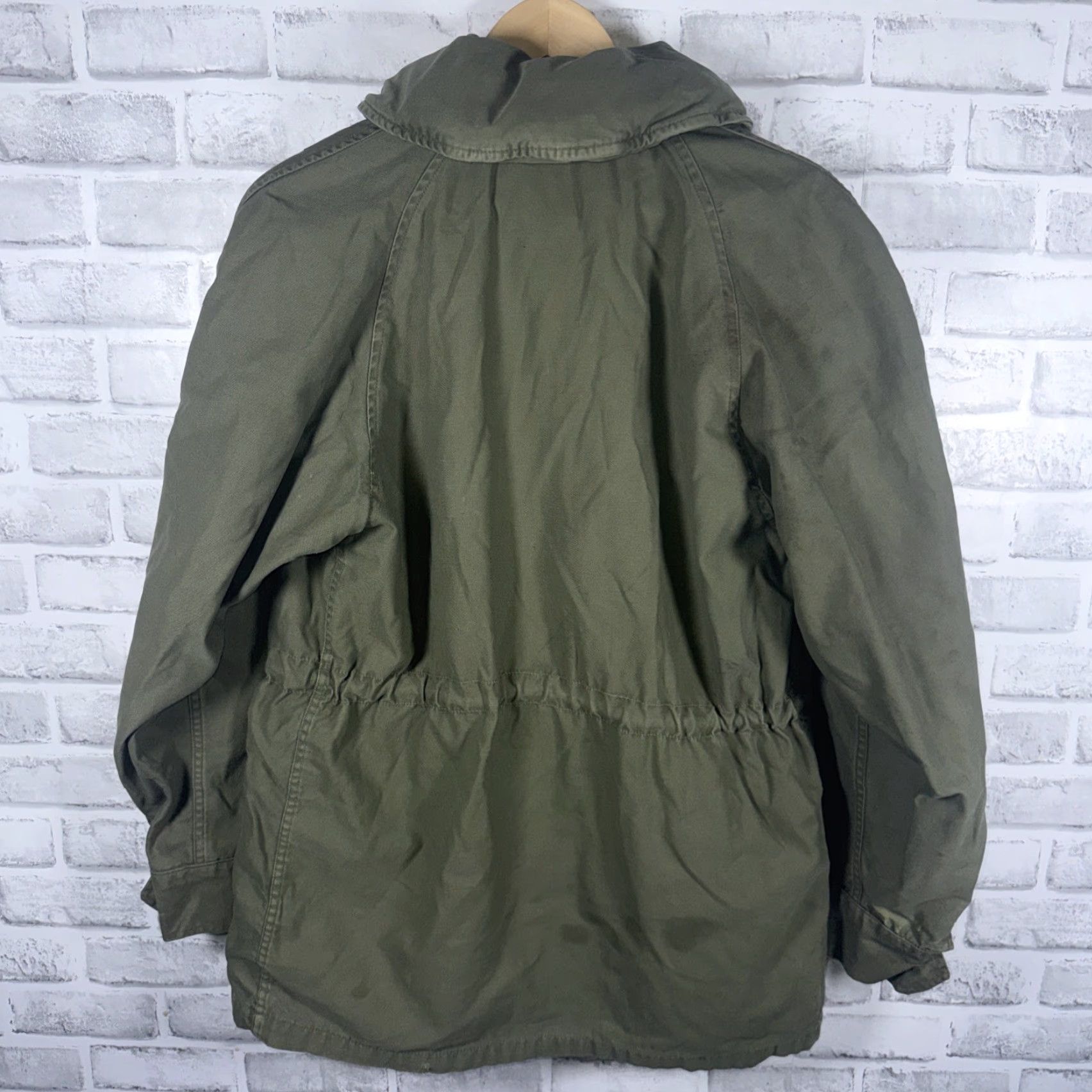 Vintage VINTAGE Green Military Coat Mens Size M Missing 2 Buttons User: VINTAGE Green Military Button Up Coat Mens Size M Missing 2 Buttons Size US M / EU 48-50 / 2 - 4 Thumbnail