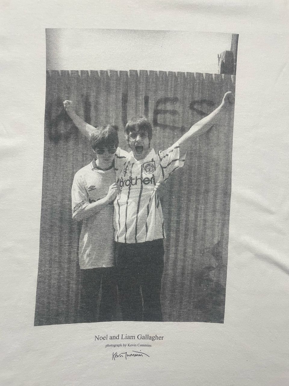 Vintage Vintage Noel & Liam Gallagher Oasis Photo Print Tee Size US M / EU 48-50 / 2 - 9 Thumbnail