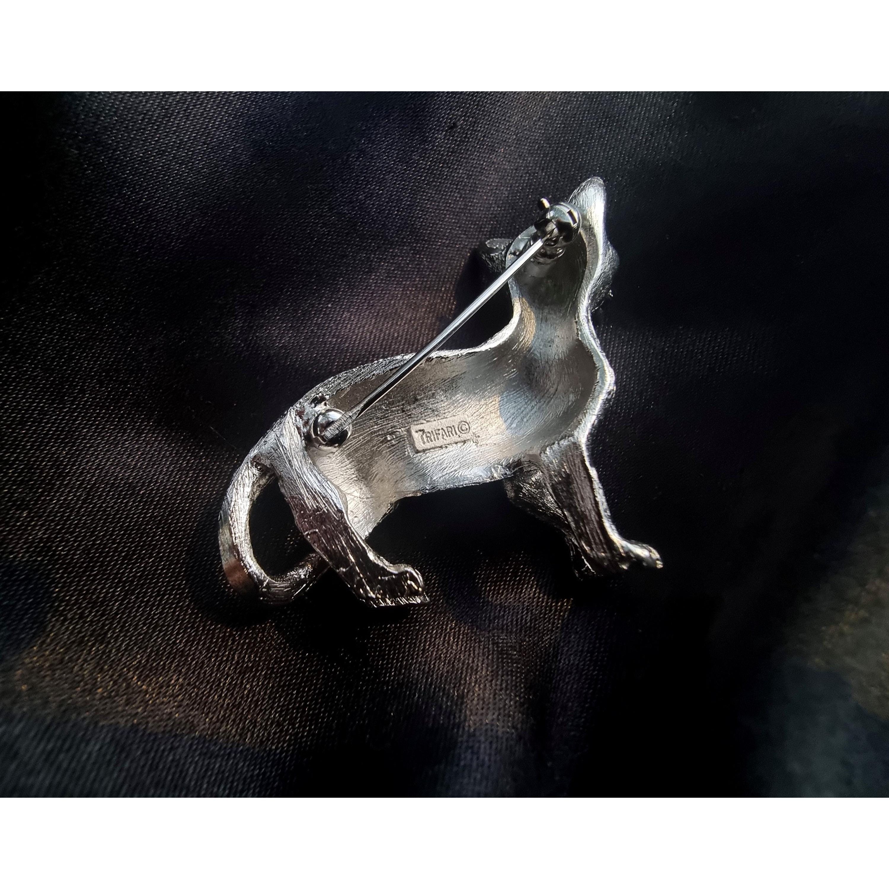 Other Rare Find Vintage TRIFARI CROWN 1960s Signed Silver Toned Ca Size ONE SIZE - 7 Thumbnail