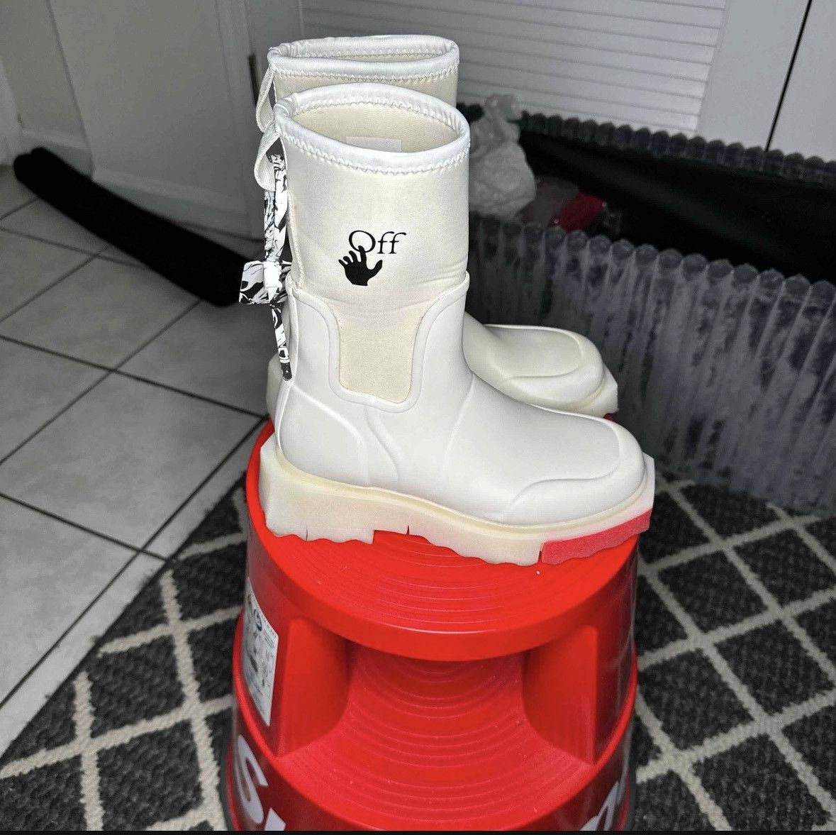 Off-White Off-White Wmns Logo Printed Rain Boot Ecru Size 36/6US Size US 6 / IT 36 - 2 Thumbnail