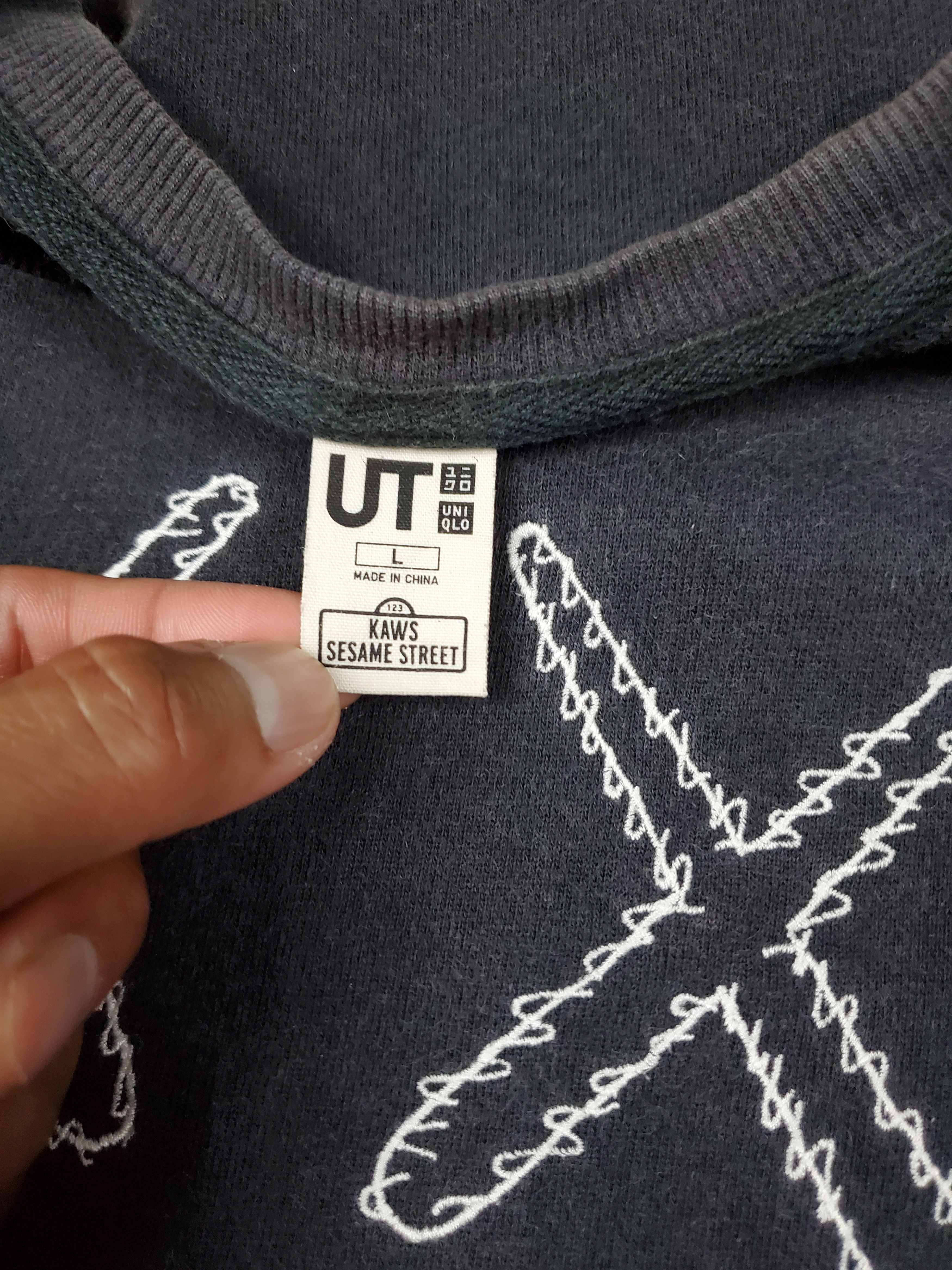 Kaws × Uniqlo Vintage Kaws X Uniqlo Sesame Street Size US L / EU 52-54 / 3 - 7 Thumbnail