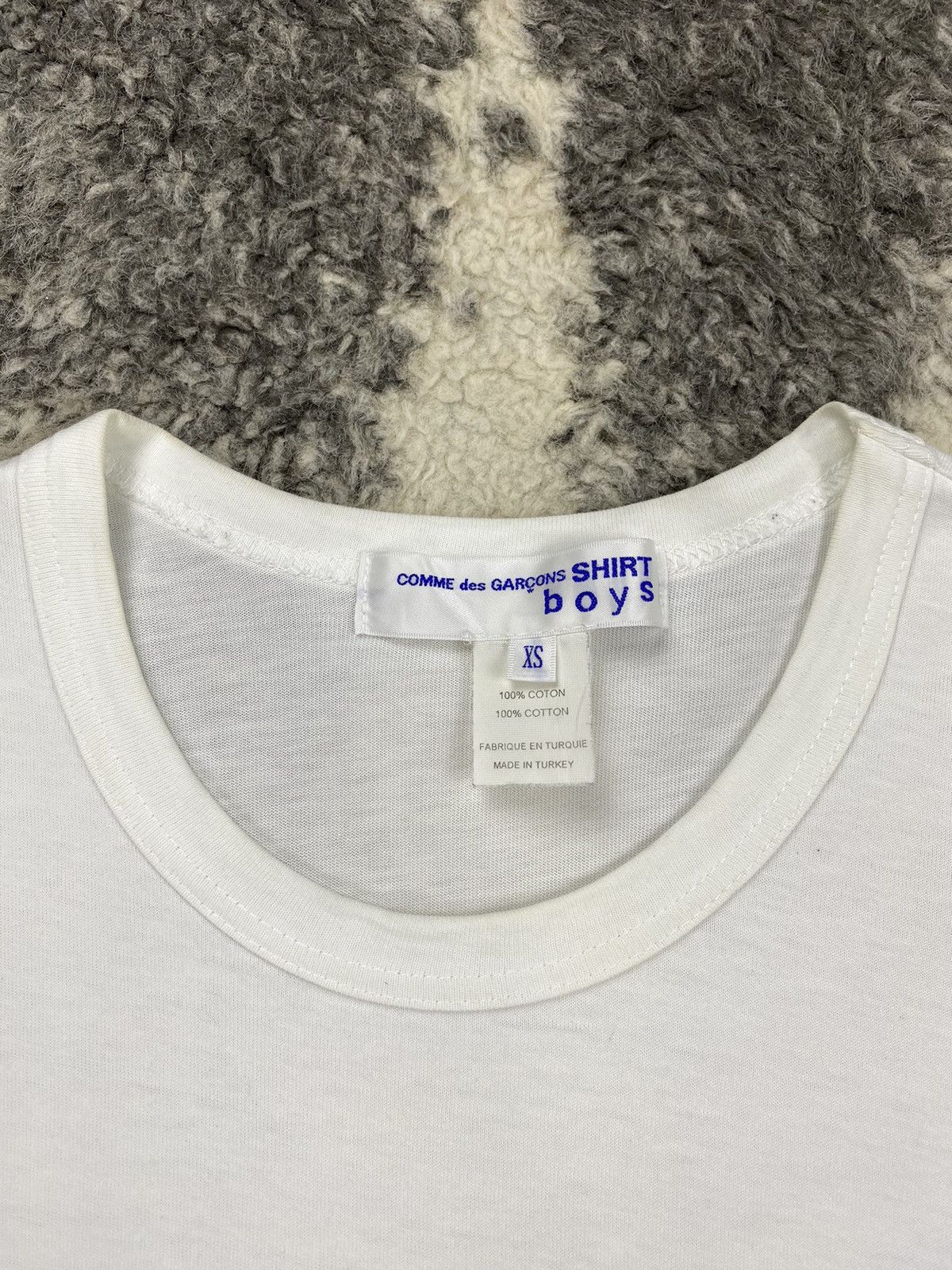 Comme des Garcons Comme des Garçons CDG Shirt Boys Script Out Tshirt Size US XS / EU 42 / 0 - 2 Thumbnail