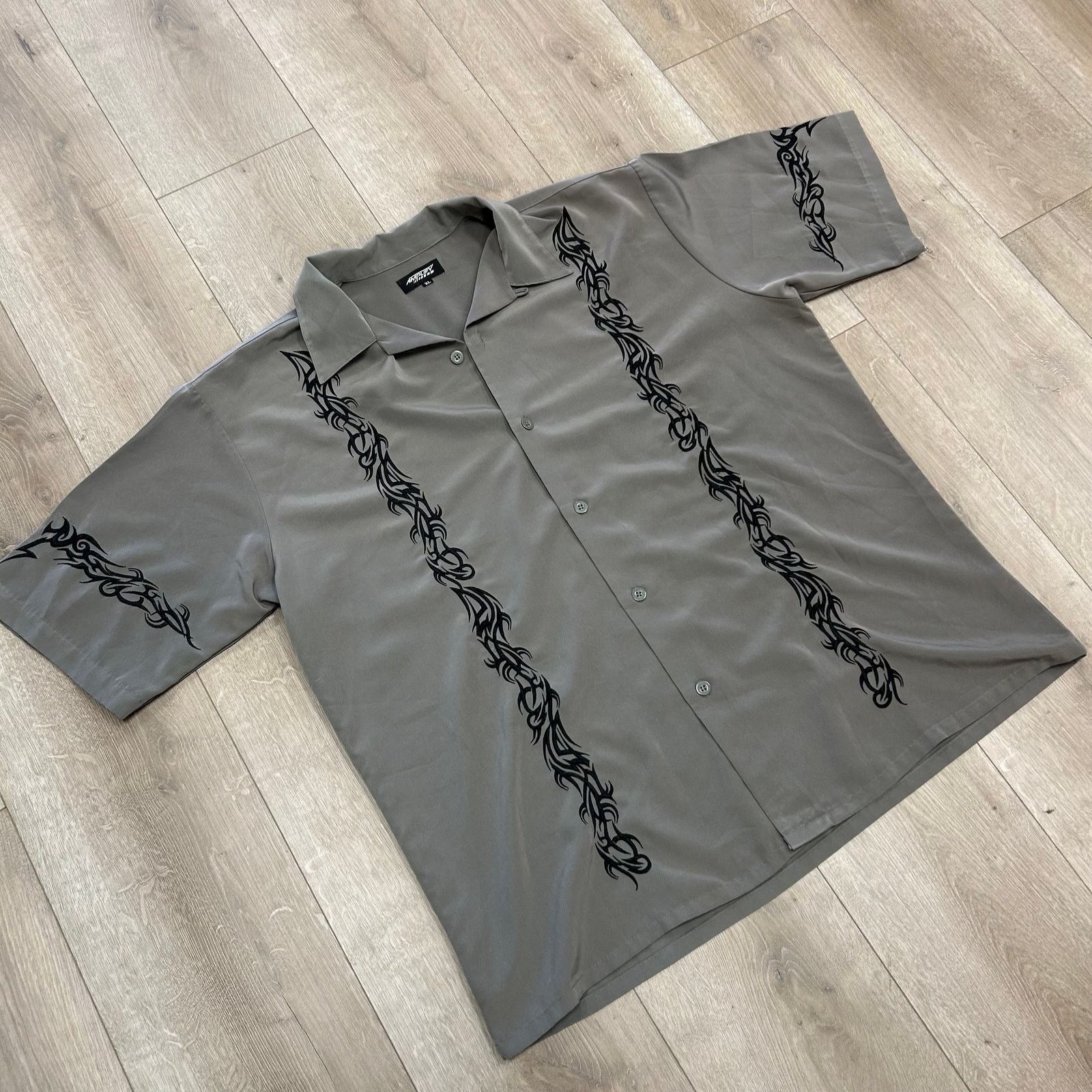 Vintage Vintage Y2K Vine Tattoo Art Button Up Shirt Gray Black XL Size US XL / EU 56 / 4 - 3 Thumbnail
