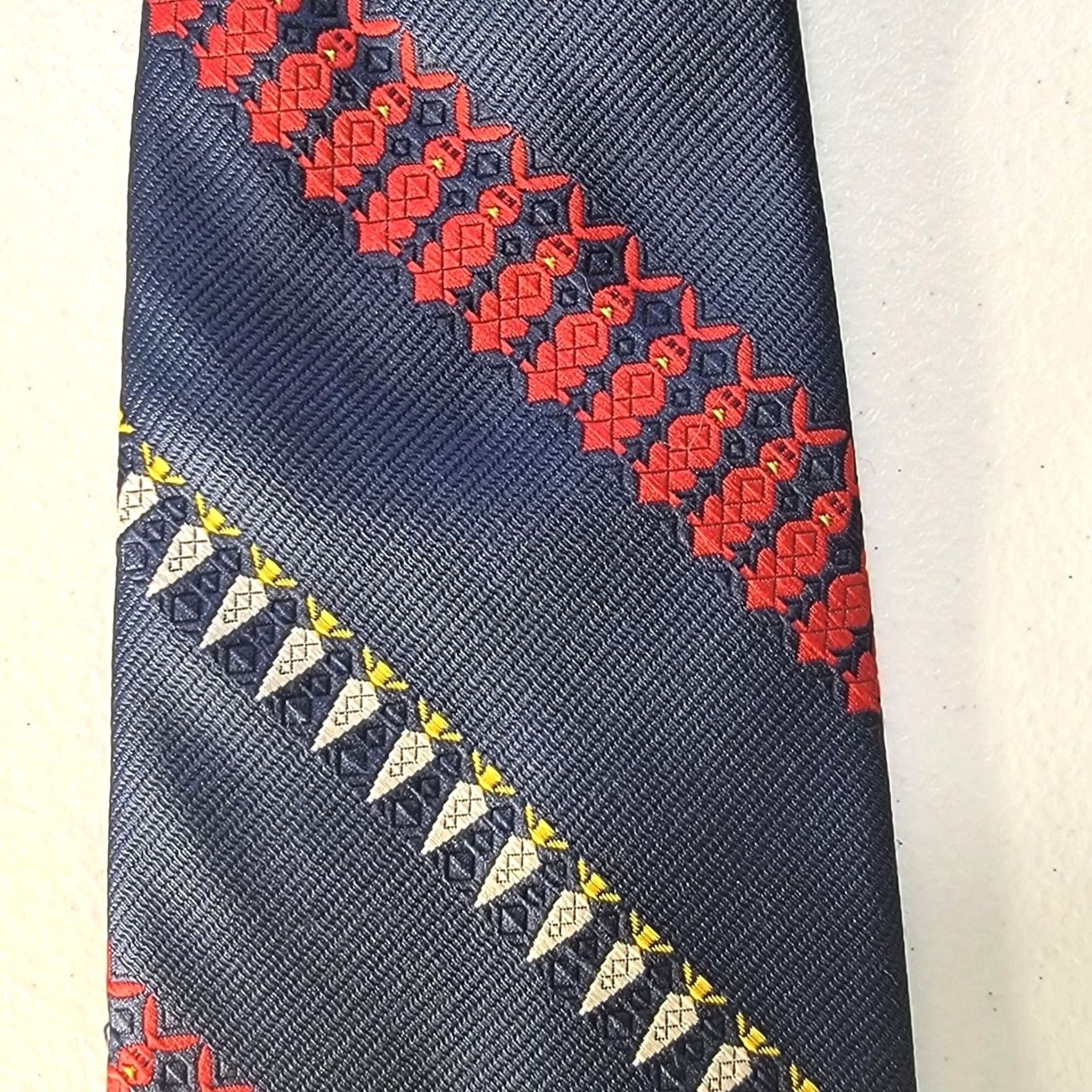 Vintage Vtg Gentry Tie Mens Blue Red Bunnies and Carrots Easter Rabbit 56 X 4 Polyester One Size Classic Short Themed Easter Holiday Pattern Animal Print Mens Size ONE SIZE - 5 Thumbnail