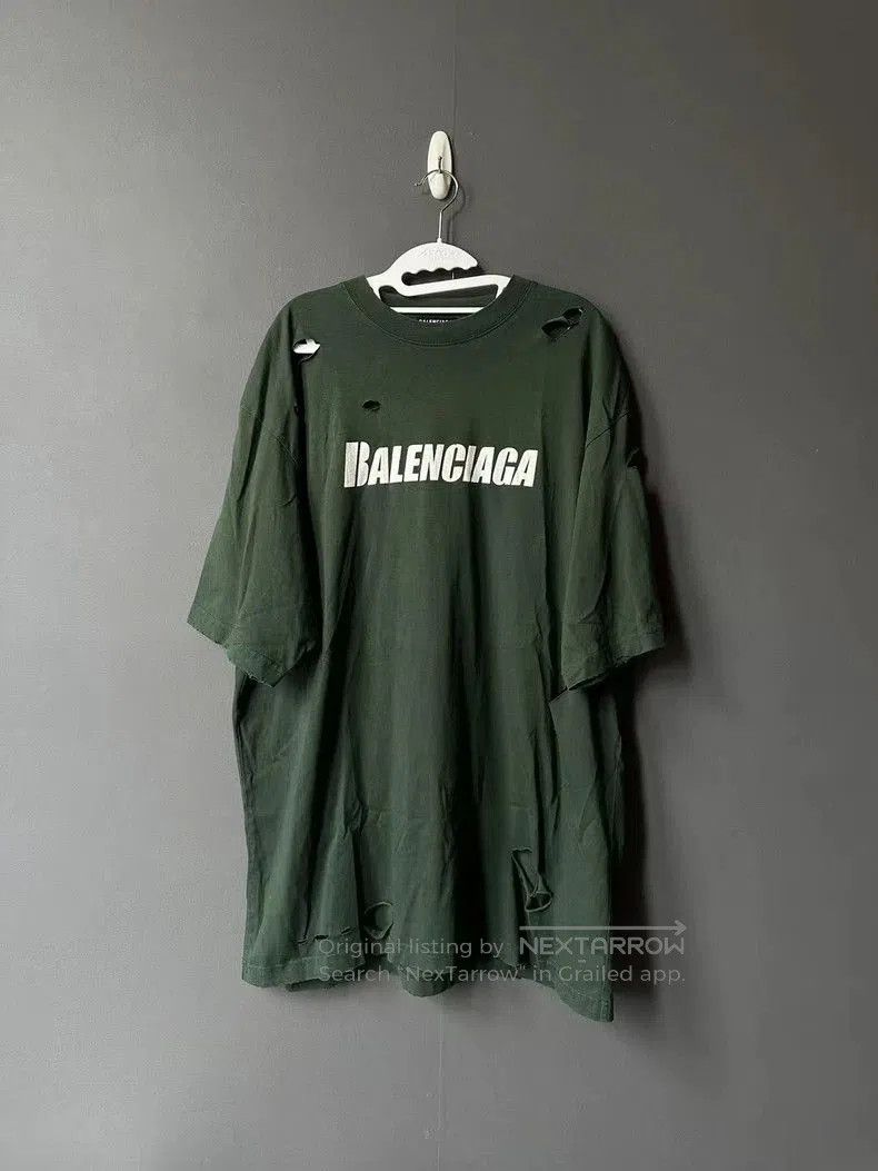 Balenciaga Balenciaga Distressed Logo Short Sleeve Tee. Size US S / EU 44-46 / 1 - 1 Thumbnail