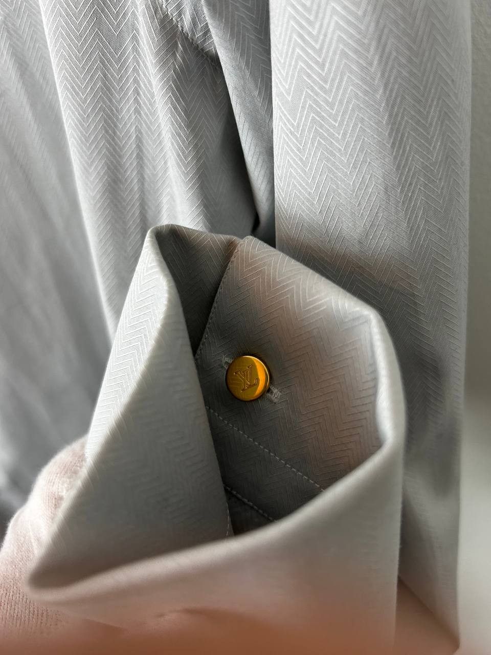 Louis Vuitton Louis Vuitton Classic Button Ups Shirt with cufflinks Size US L / EU 52-54 / 3 - 4 Thumbnail