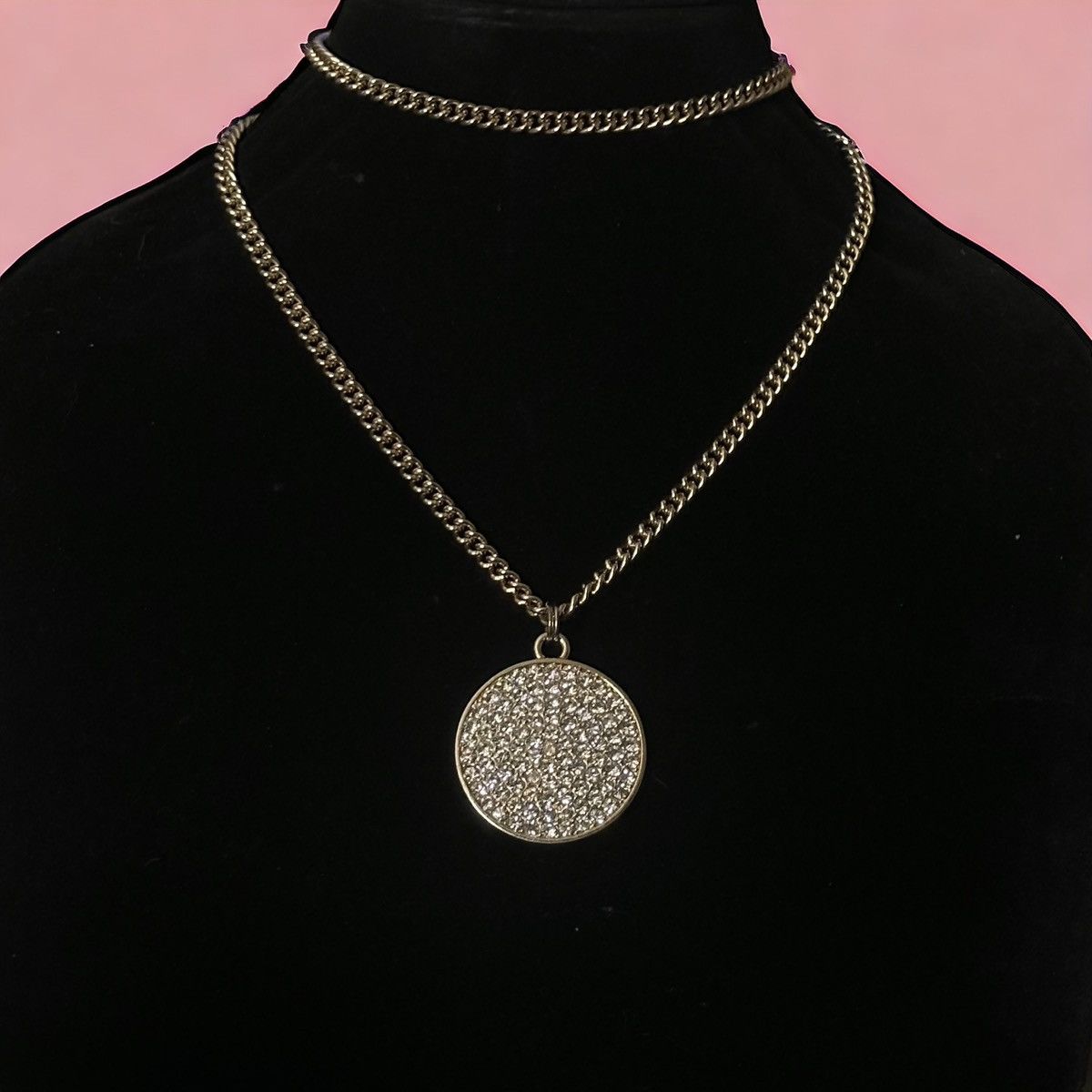 Ann Taylor Ann Taylor round rhinestone pendant necklace Size ONE SIZE - 1 Thumbnail