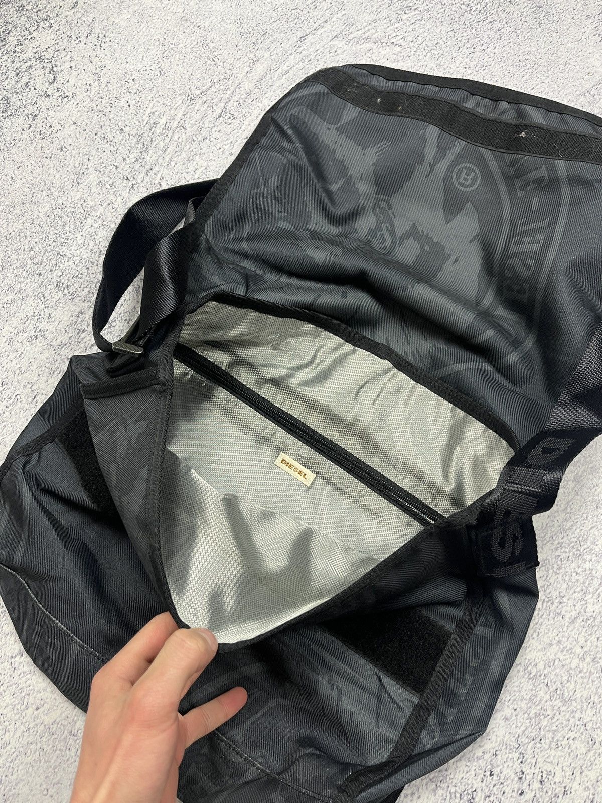 Diesel × Vintage Vintage Diesel Big Logo Messenger Crossbody Bag Hype Y2K Size ONE SIZE - 7 Thumbnail