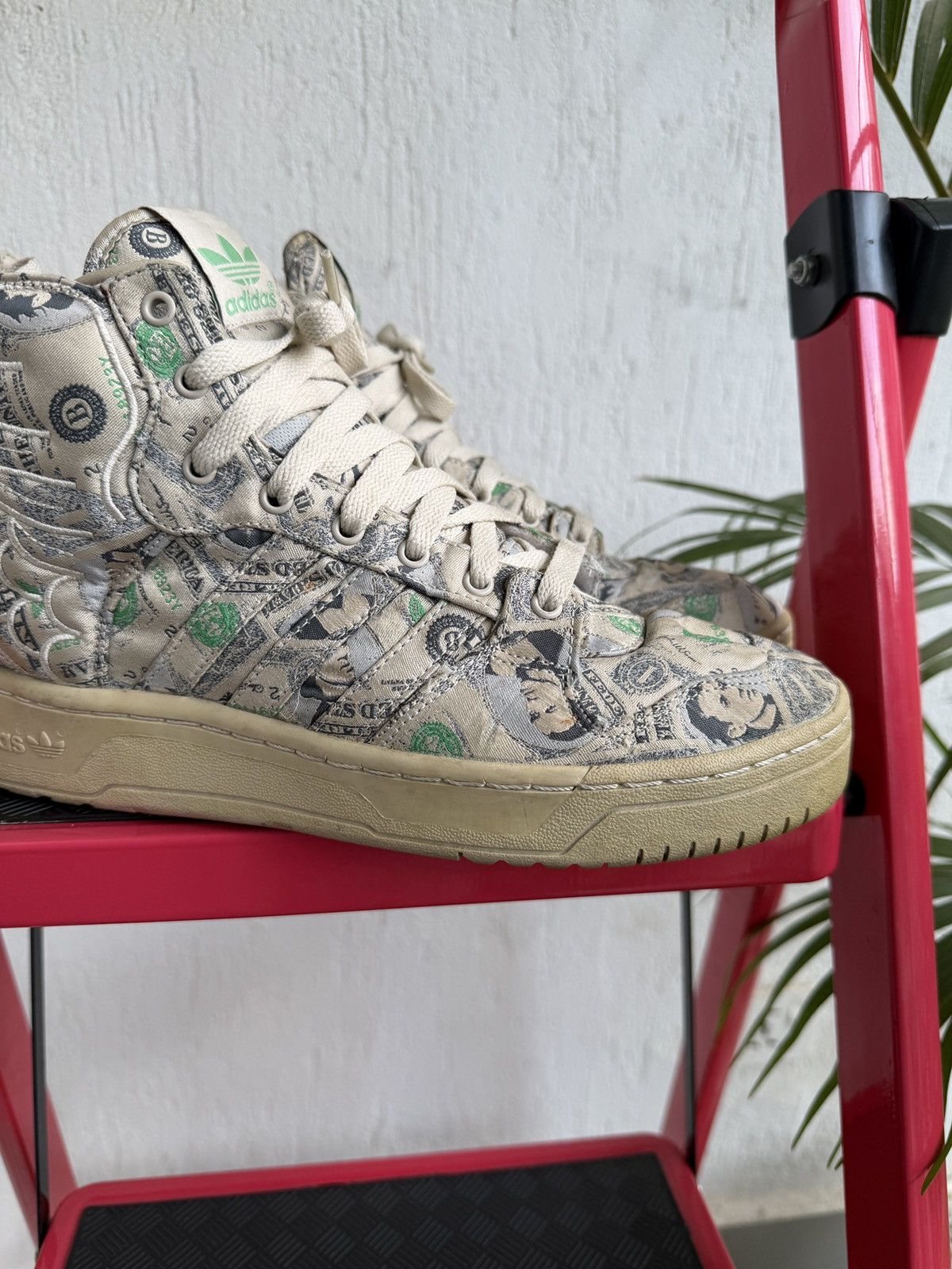 Adidas × Jeremy Scott Dollar wings sneaker Size US 9 / EU 42 - 2 Thumbnail
