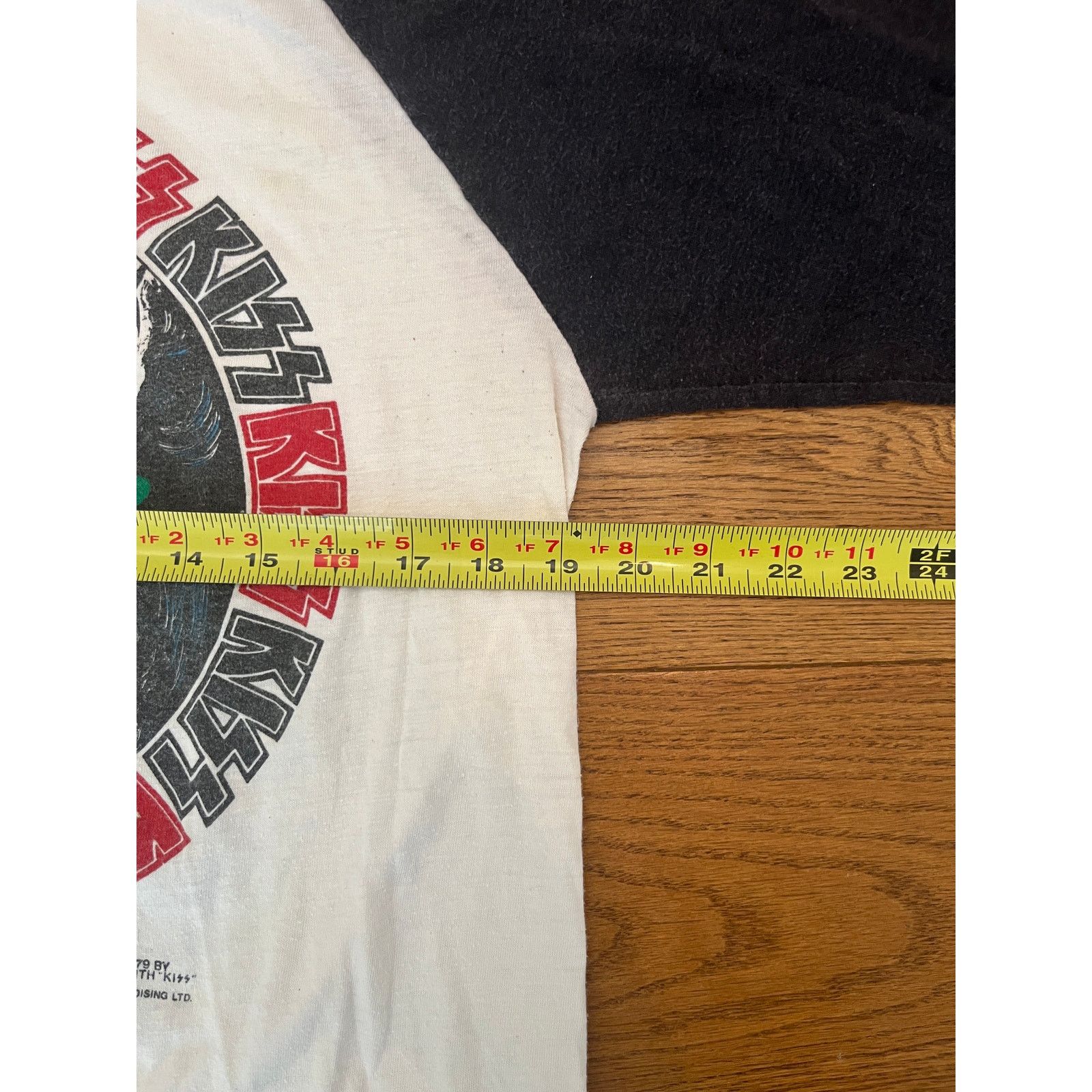 KISS AUTHENTIC 1979 KISS World Tour Dynasty Raglan Aucoin Niocua Size US M / EU 48-50 / 2 - 8 Thumbnail