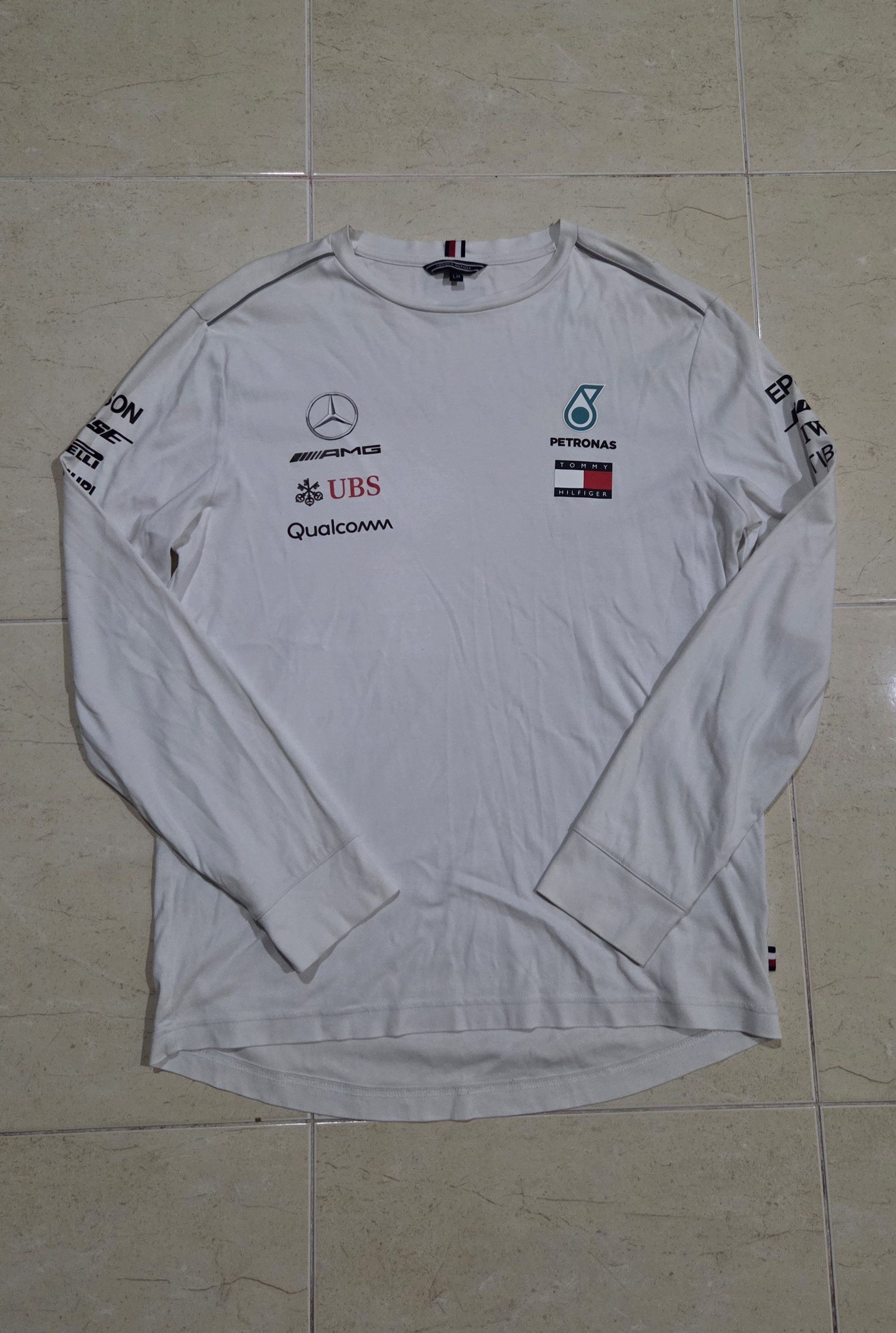 Tommy Hilfiger 2018 LH Issue Driver Tee Mercedes-AMG PETRONAS F1 Size US M / EU 48-50 / 2 - 1 Thumbnail