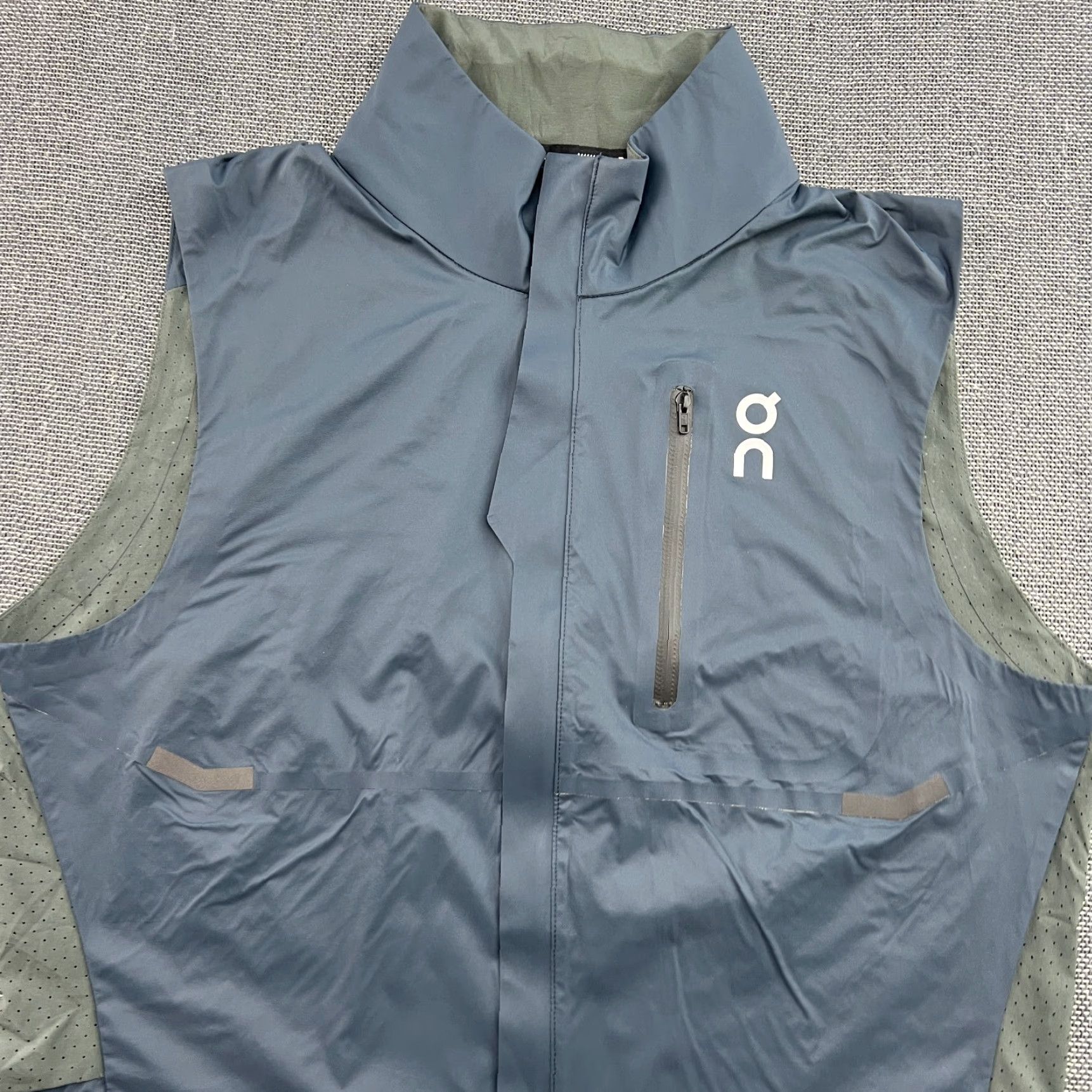 Vintage ON CloudsWeather Vest Womens Large Gray Sleeveless Gilet Jacket On Running On Clouds Regular Women's Vest Weather Vest Gray Large Wool? Size L / US 10 / IT 46 - 4 Thumbnail