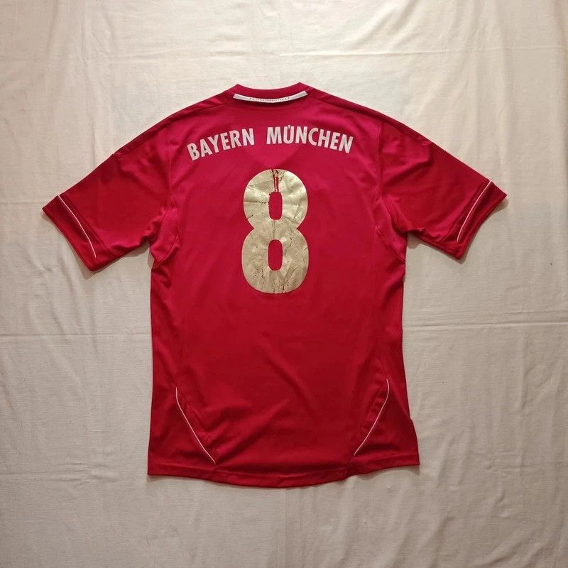 Adidas BAYERN MUNICH 2011 2012 2013 HOME FOOTBALL JERSEY ADIDAS M Size US M / EU 48-50 / 2 - 12 Thumbnail