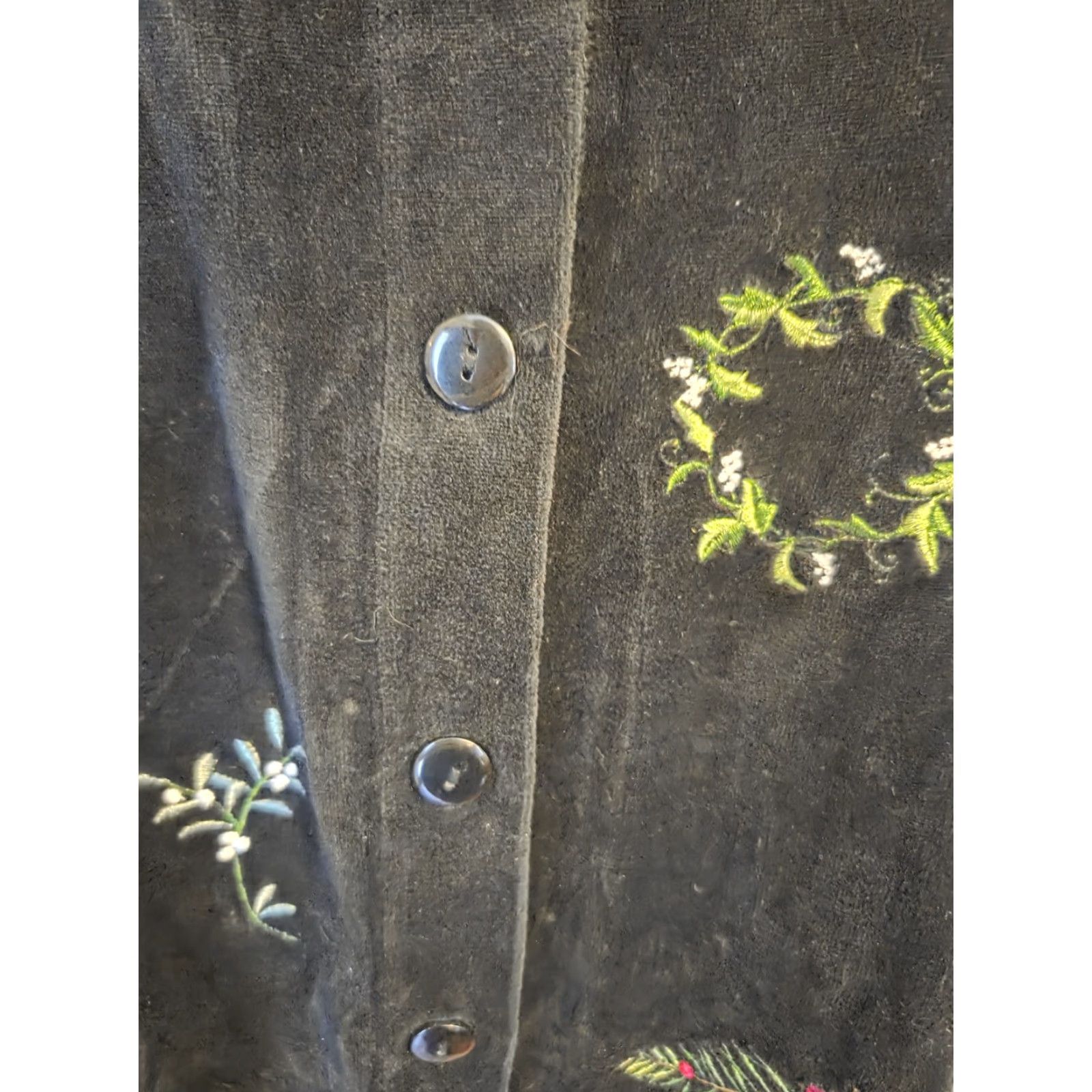 Vintage Appleseed's Black Velvet Christmas Embroidered Button Front Cardigan Womens L Size L / US 10 / IT 46 - 2 Thumbnail