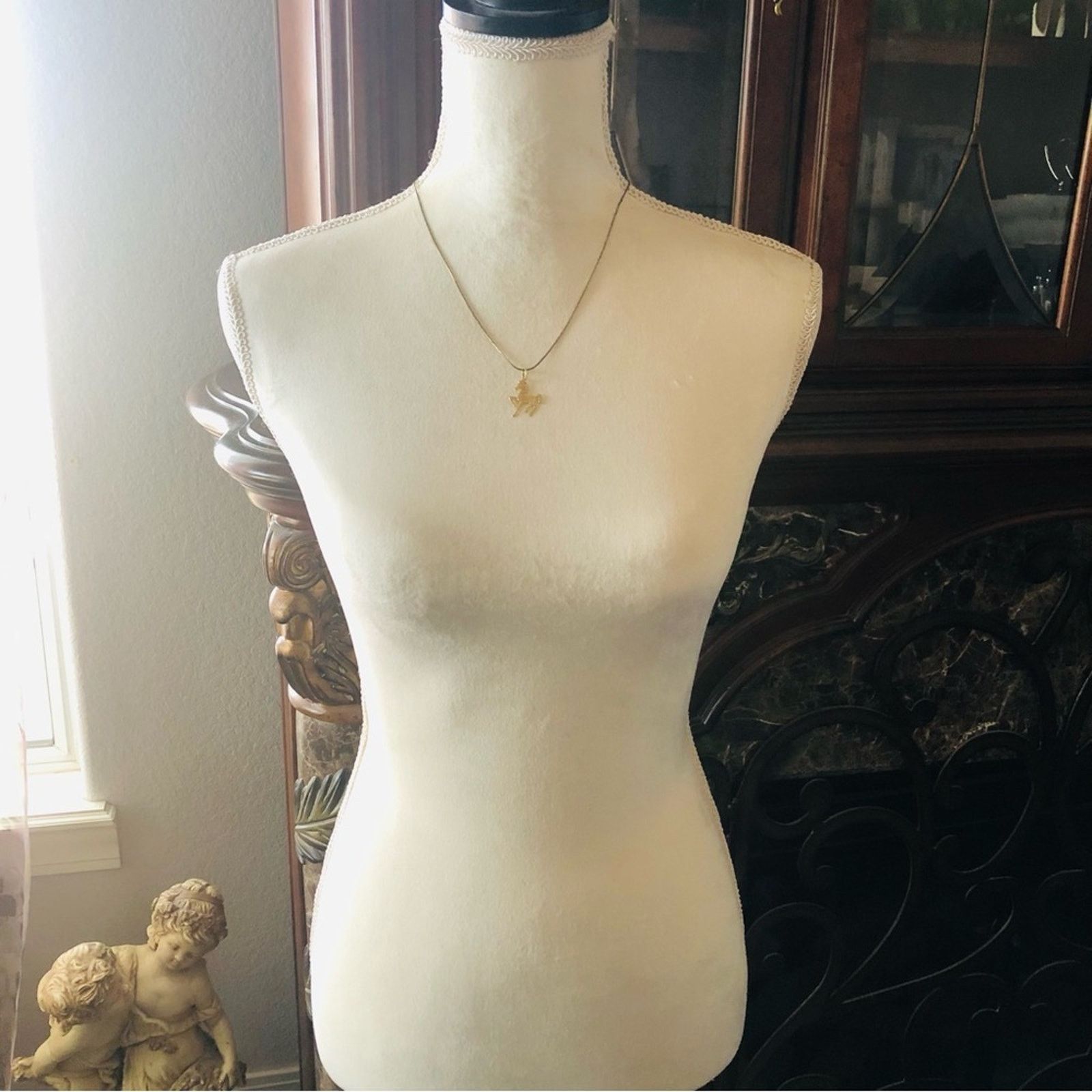 Vintage Vintage etched gold stallion horse pendant on chain necklace Size ONE SIZE - 9 Thumbnail