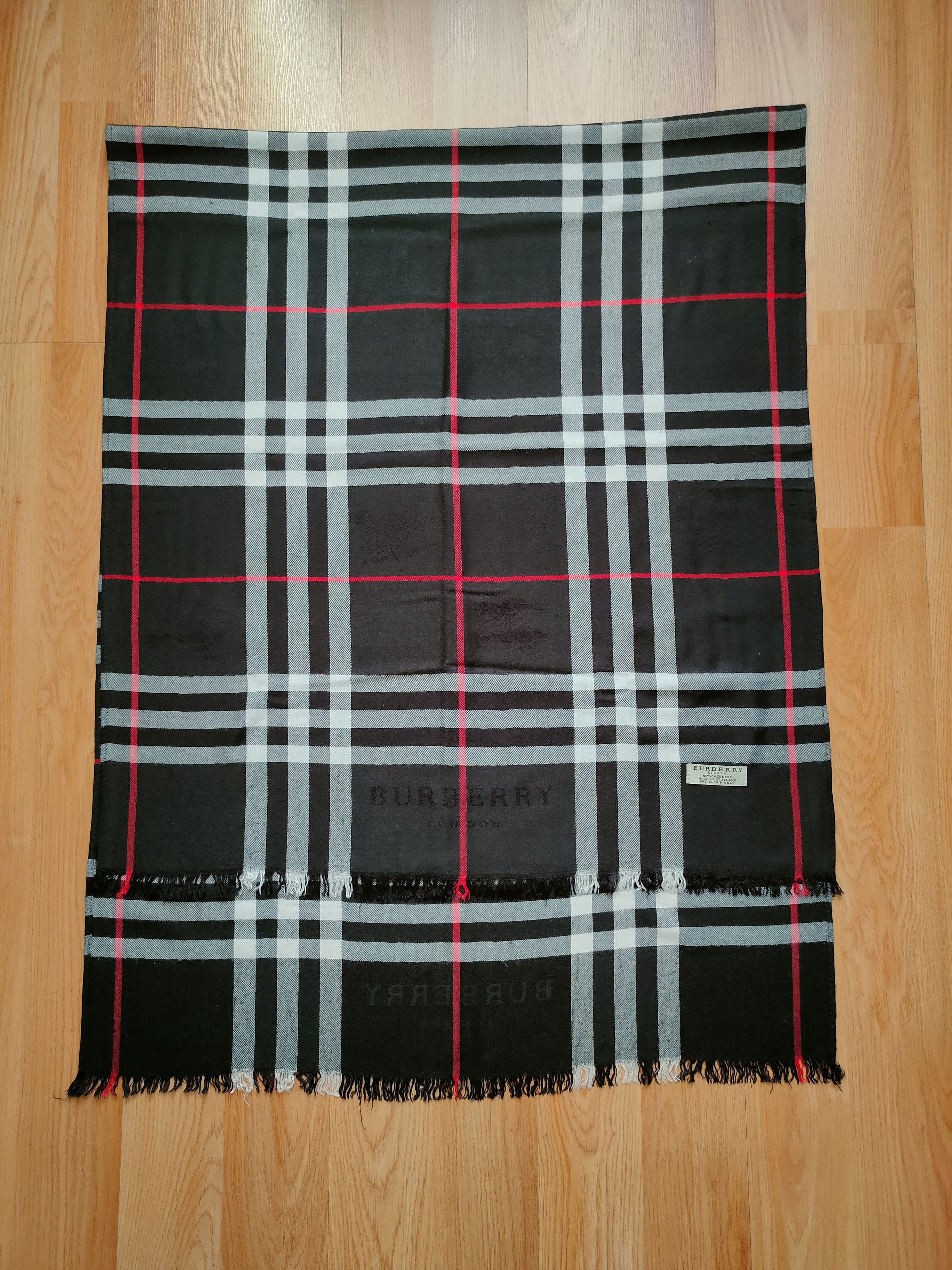 Burberry Vintage Burberry Scarf Uni Burberry Cashmere Scarf Scotland Size ONE SIZE - 2 Thumbnail