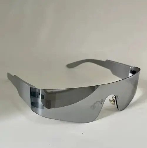 Designer Silver mirror sunglasses Size ONE SIZE - 4 Thumbnail