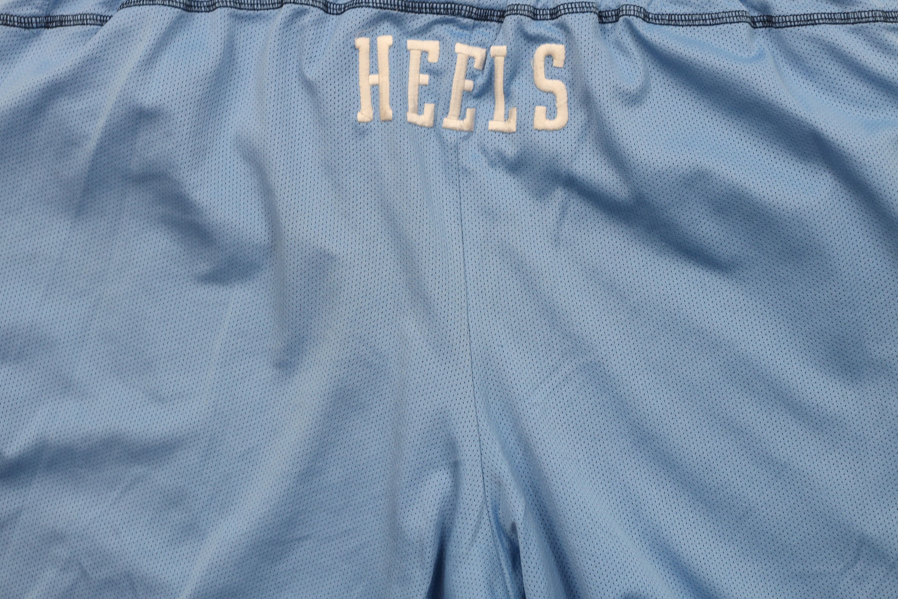 Nike Vintage Nike Mini Swoosh University of North Carolina Shorts Size US 34 / EU 50 - 11 Thumbnail