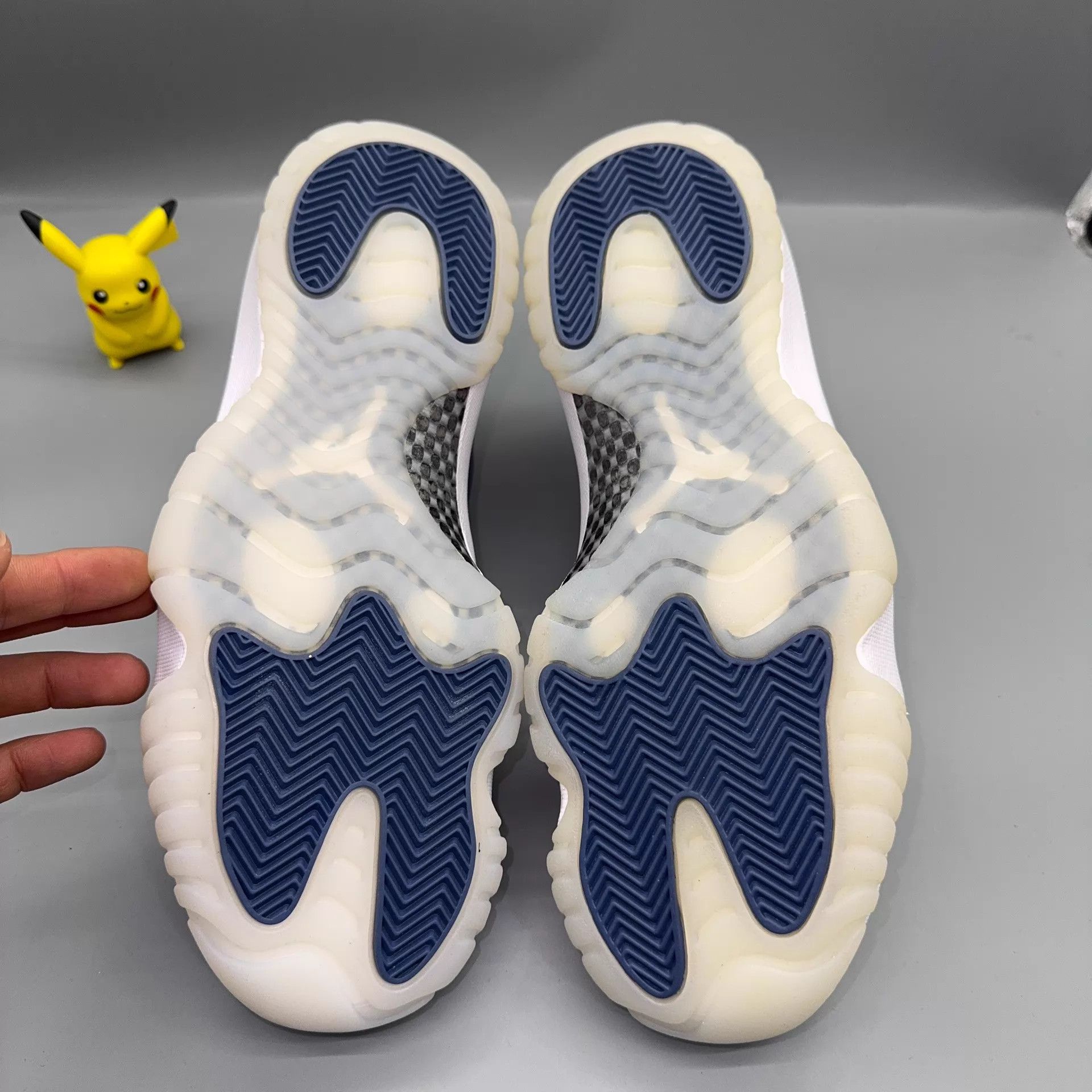 Nike Jordan AJ11 FV5104-104 White/Blue Size 42.5 Size US 9.5 / EU 42-43 - 4 Thumbnail