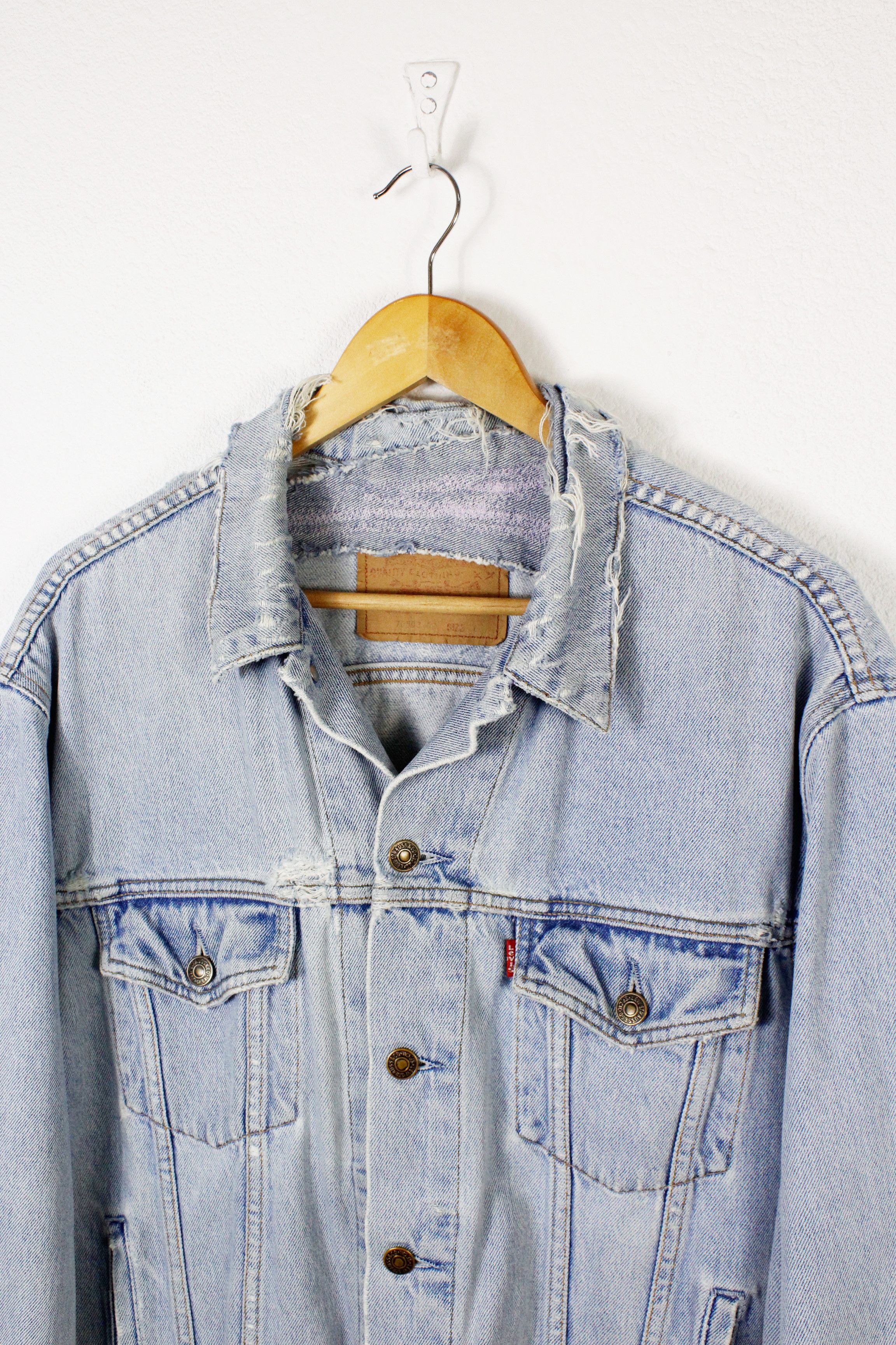 Levi's Vintage Levis Blue Denim Distressed Track Jeans Jacket 90s Size US L / EU 52-54 / 3 - 2 Thumbnail