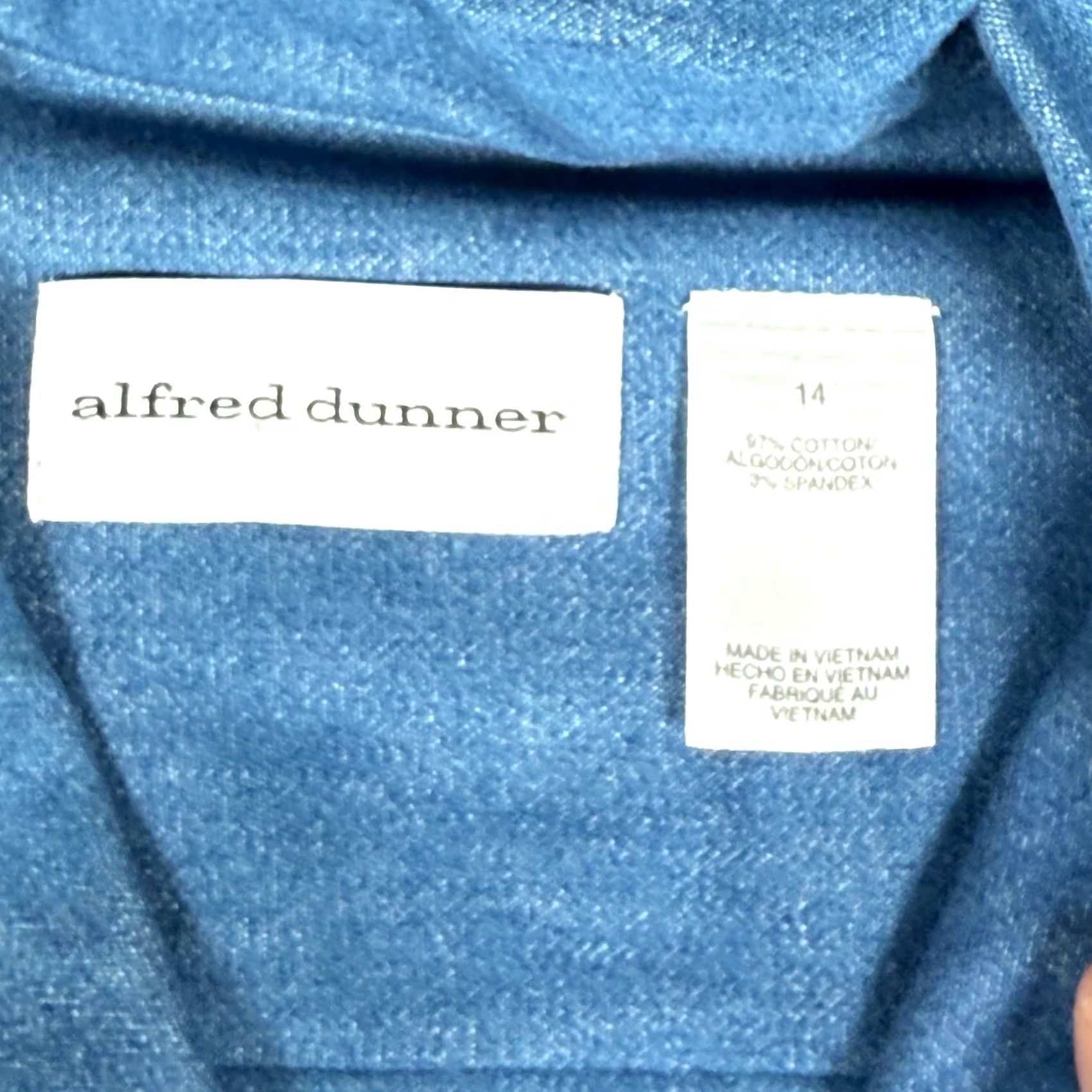 Vintage Alfred Dunner Denim Shirt Blue Dragonfly Floral Embroidered Short Sleeve Button-Up Women 14 NWT Size XL / US 12-14 / IT 48-50 - 6 Thumbnail