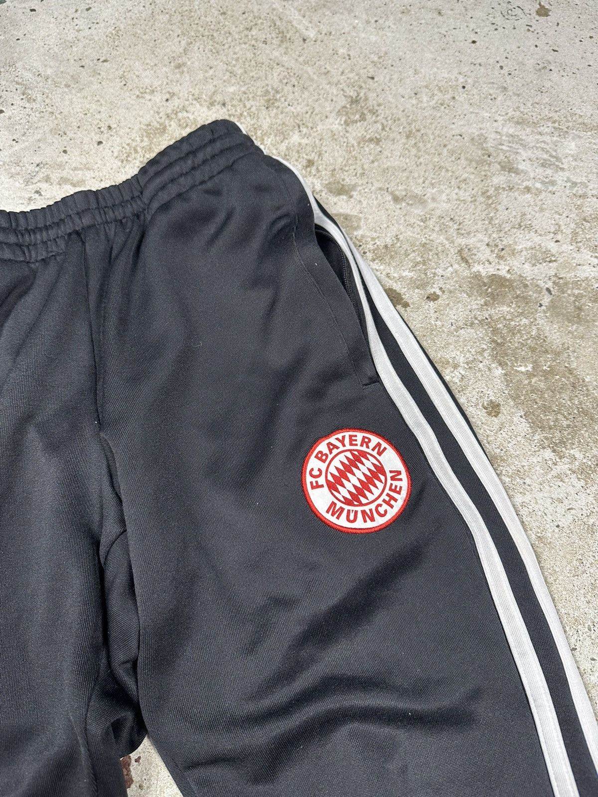 Adidas × Vintage Adidas x Bayern Munich Black Track Pants Vintage Y2K Size US 30 / EU 46 - 9 Thumbnail