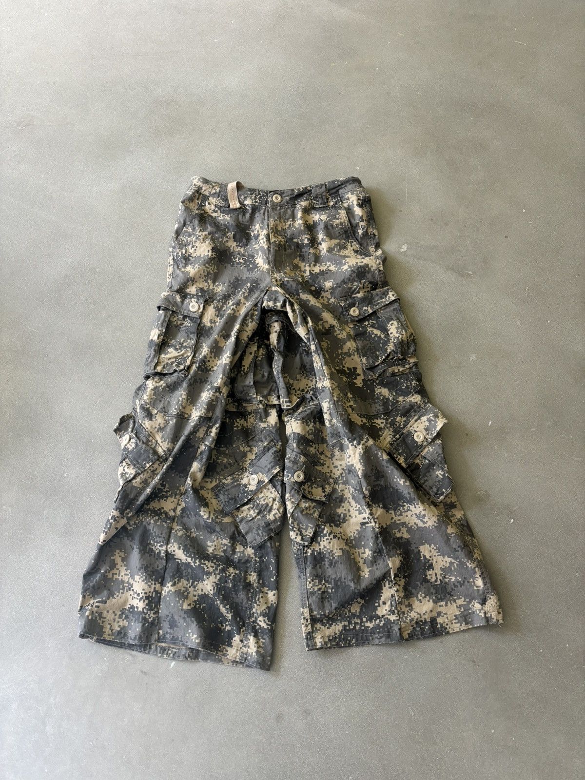 Japanese Brand 8 Pocket Digi Camo Cargo Pants Size US 34 / EU 50 - 1 Thumbnail