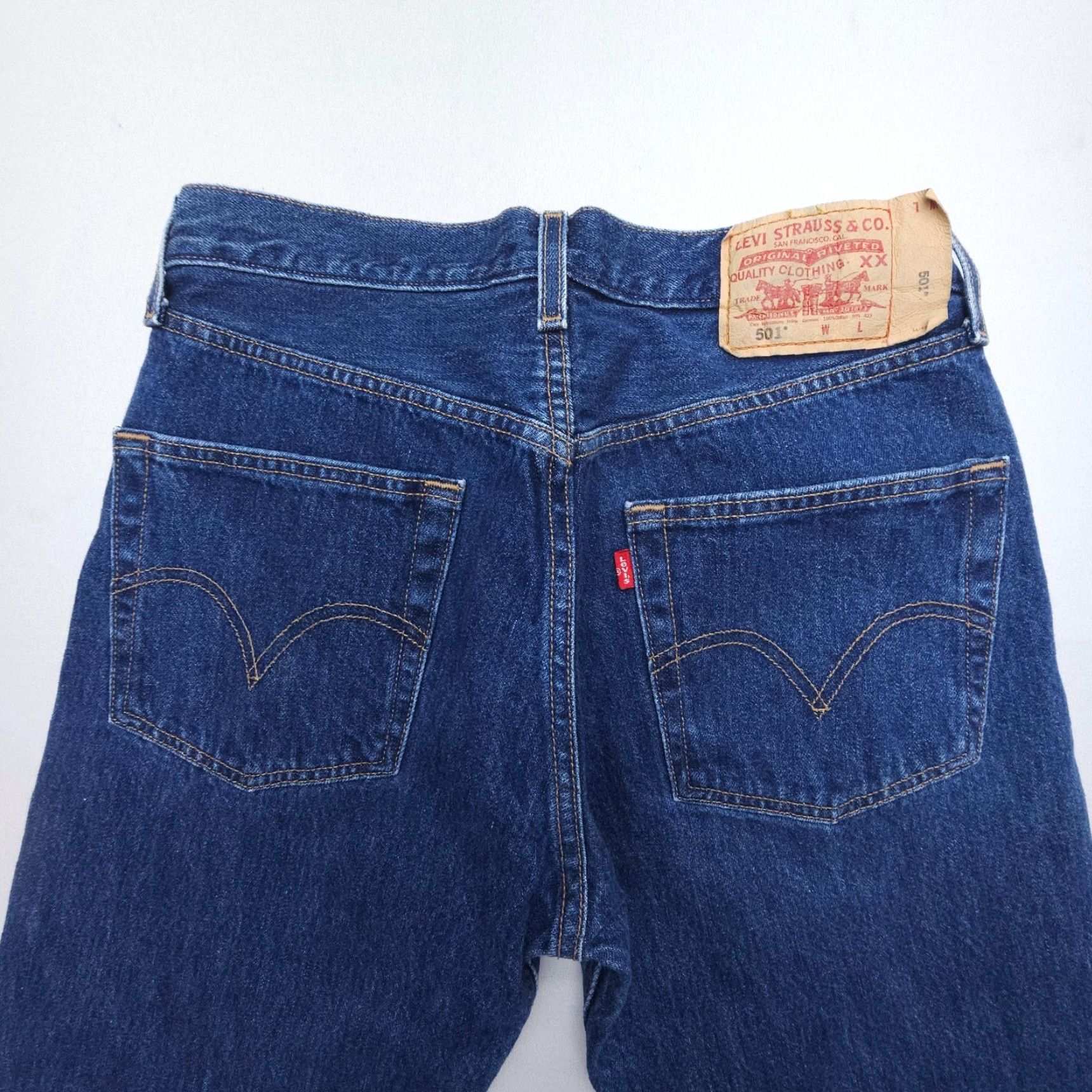 Levi's VINTAGE Levi's 501 Jeans Denim Button Fly 32 x 29 Adult Regular Dark Blue 90s USA Mens Size US 32 / EU 48 - 3 Thumbnail