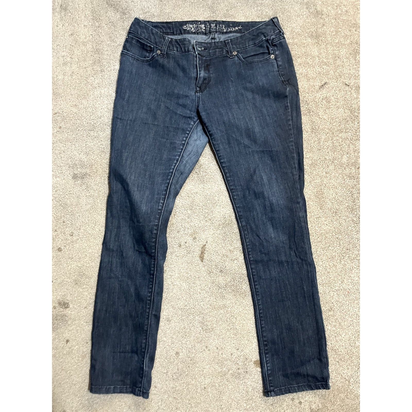 Express VINTAGE Express Jeans Zelda Slim Fit Ultra Low Rise Dark Wash Blue 10 Jeans Womens 5-Pocket Denim Button Zipper Logo Slimming Size 32" / US 10 / IT 46 - 3 Thumbnail