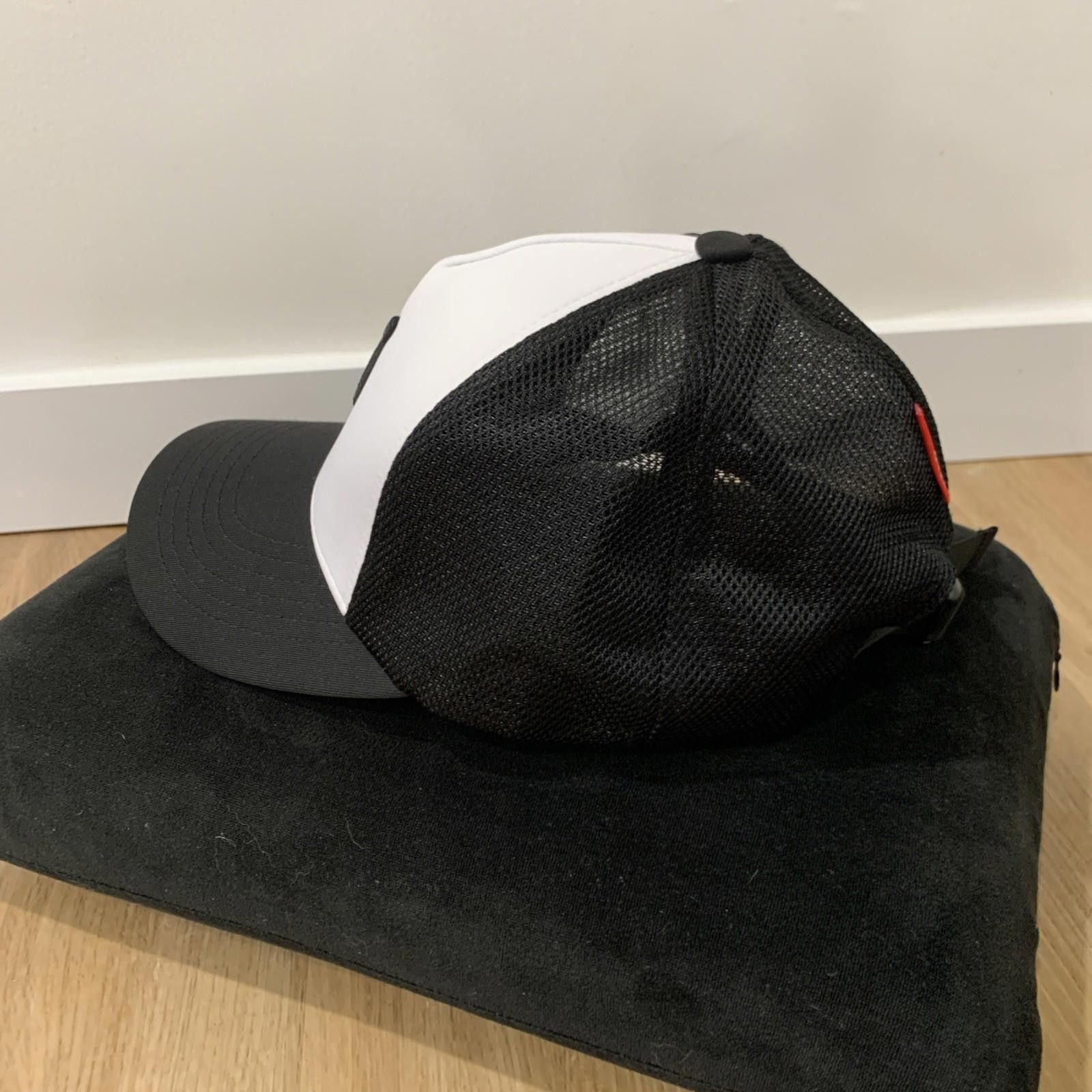Peloton New Peloton Adjustable Trucker Hat Unisex White Black Mesh Size ONE SIZE - 4 Thumbnail