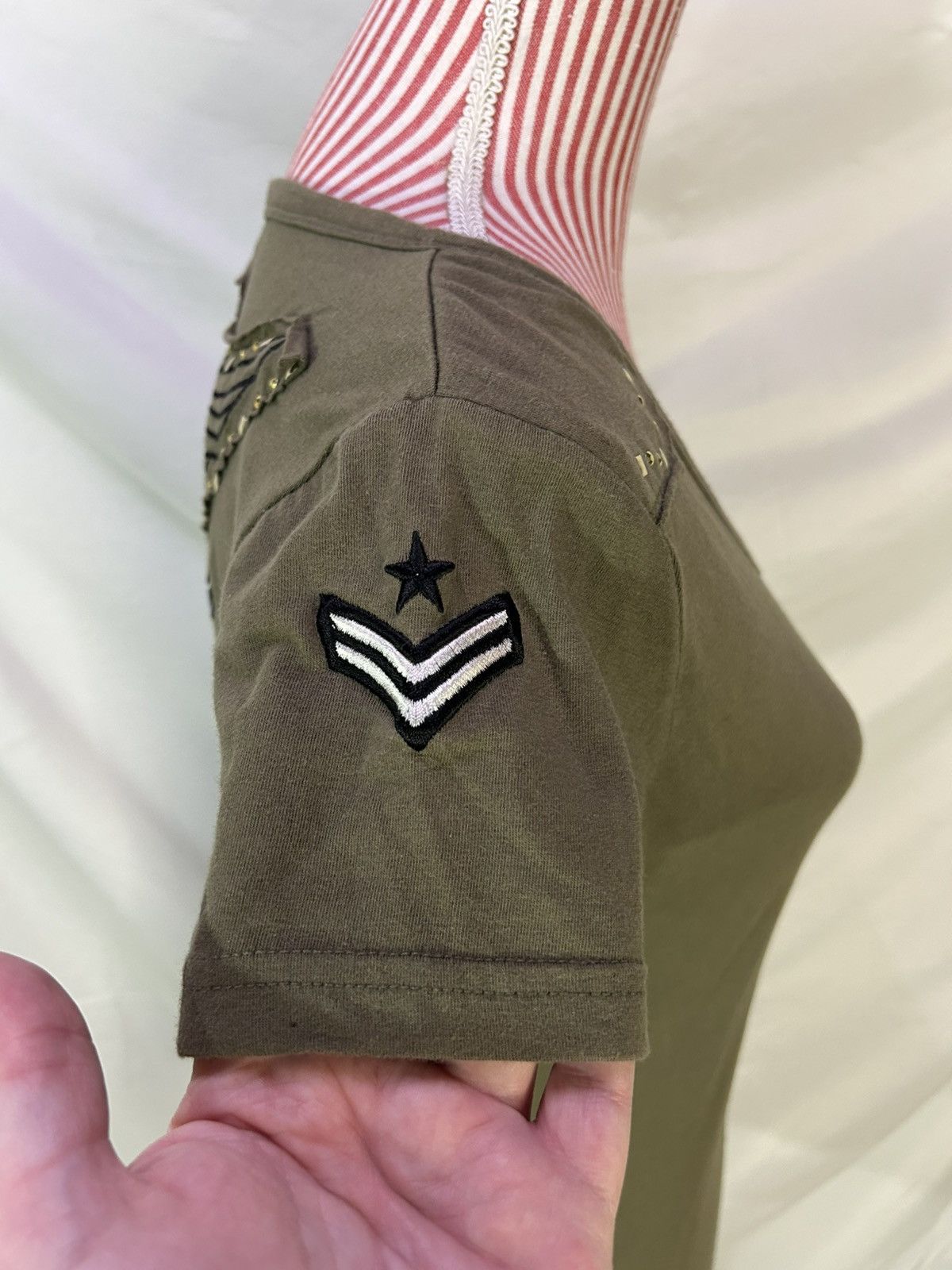 Request Jeans Y2K Request Army Green Studded Patches Shirt Sz Large Size L / US 10 / IT 46 - 9 Thumbnail