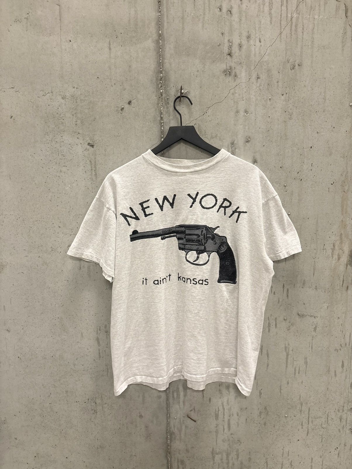 Vintage Vintage New York It Aint Kansas Shirt Faded Thrashed Grunge Size US XL / EU 56 / 4 - 1 Thumbnail